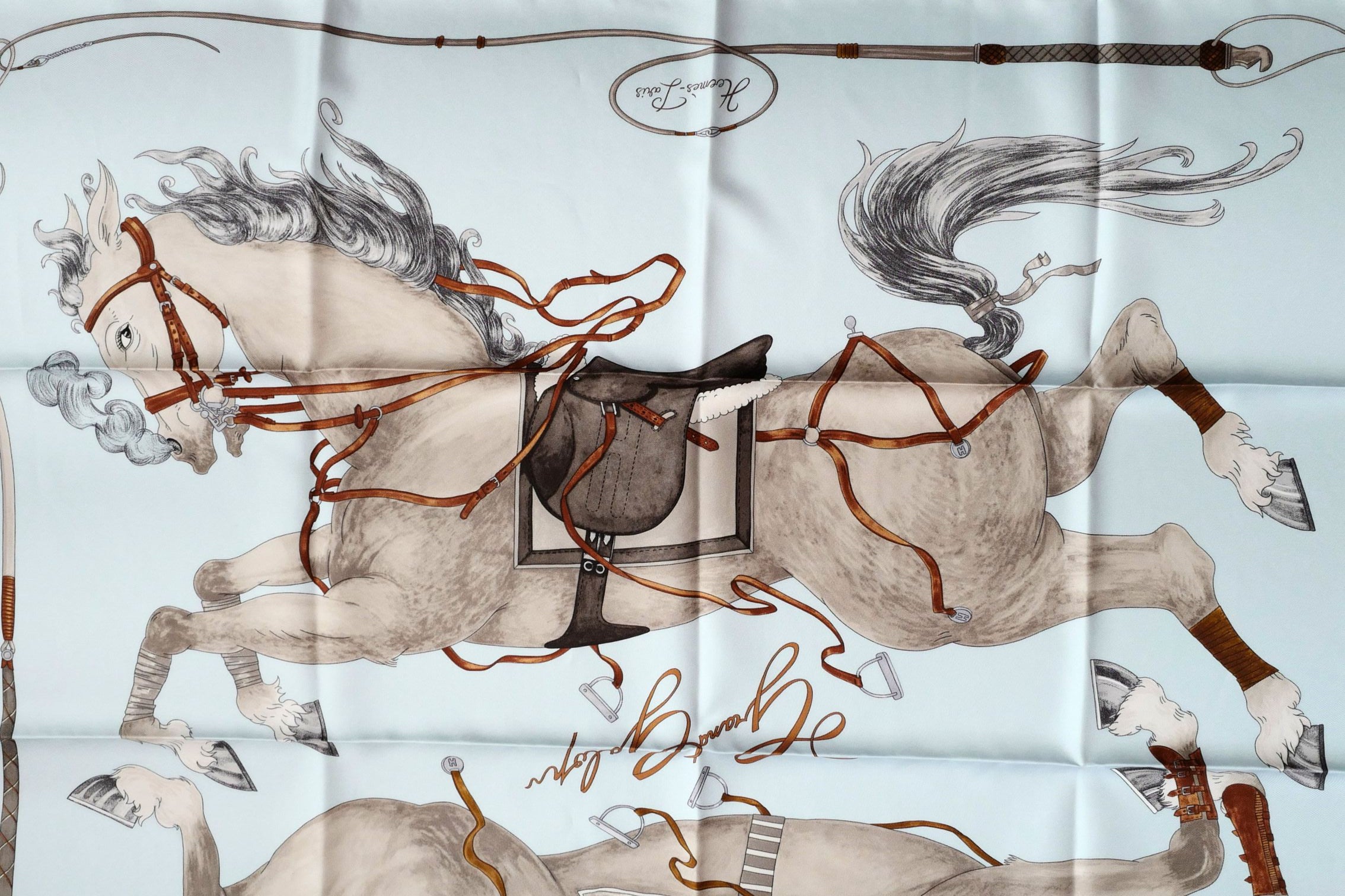 Hermès Grand Galop Scarf 90 Bleu Ciel / Gris / Cuir 100% Silk