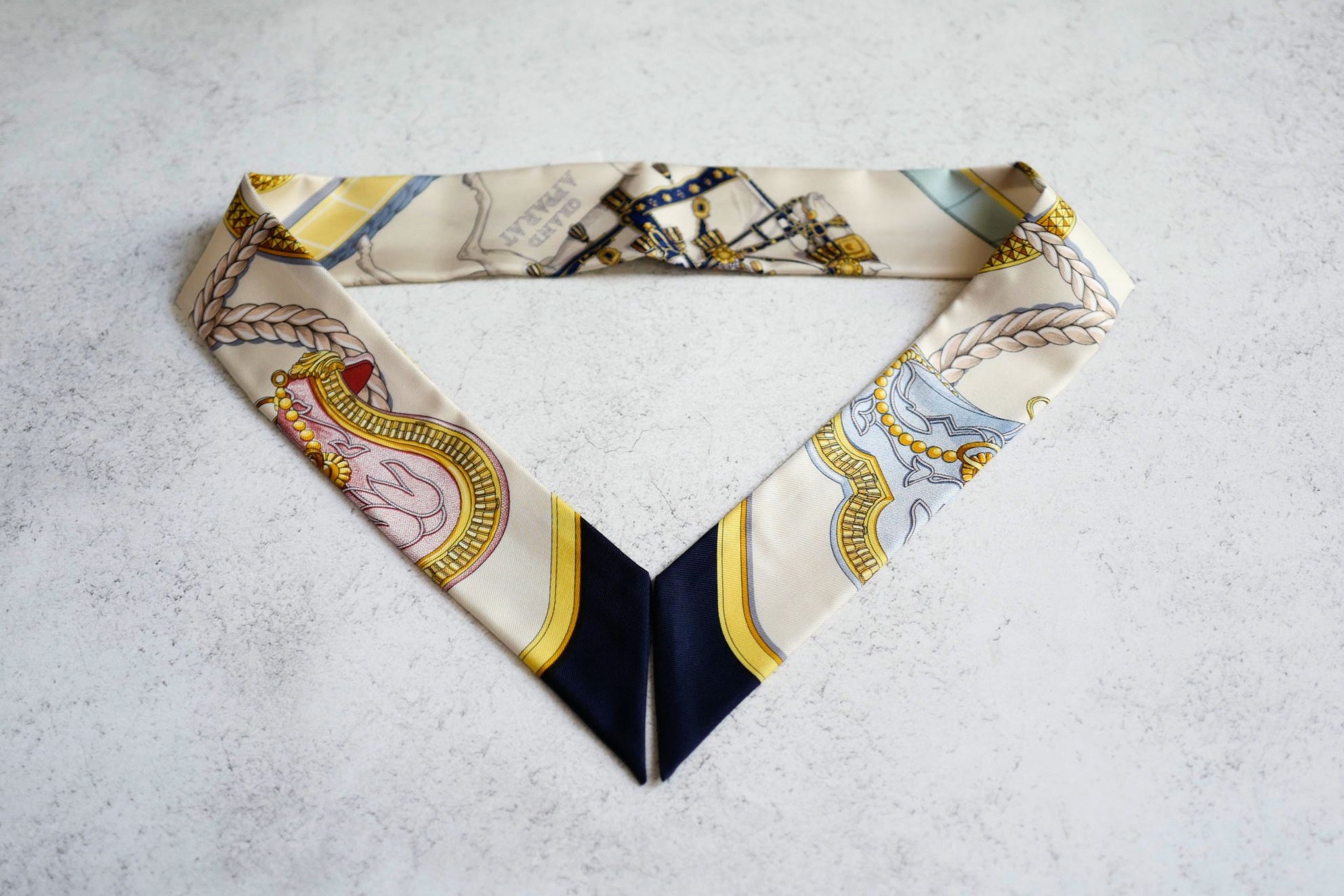 Hermès Twilly Grand Apparat Scarf Ivoire Marine Rose 100% Silk Twill
