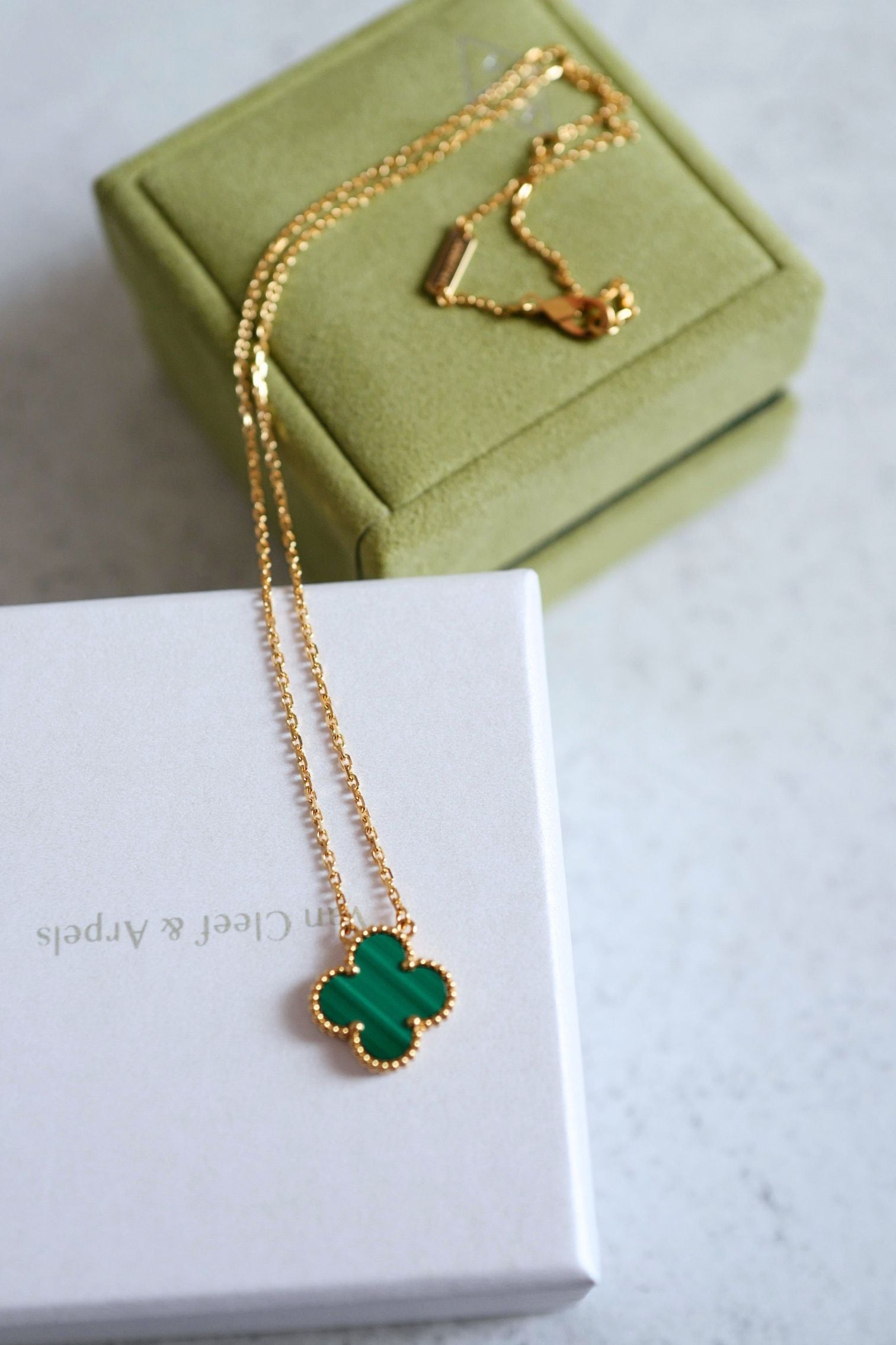 BNIB Van Cleef & Arpels Alhambra Malachite Pendant Necklace in 18K Yellow Gold
