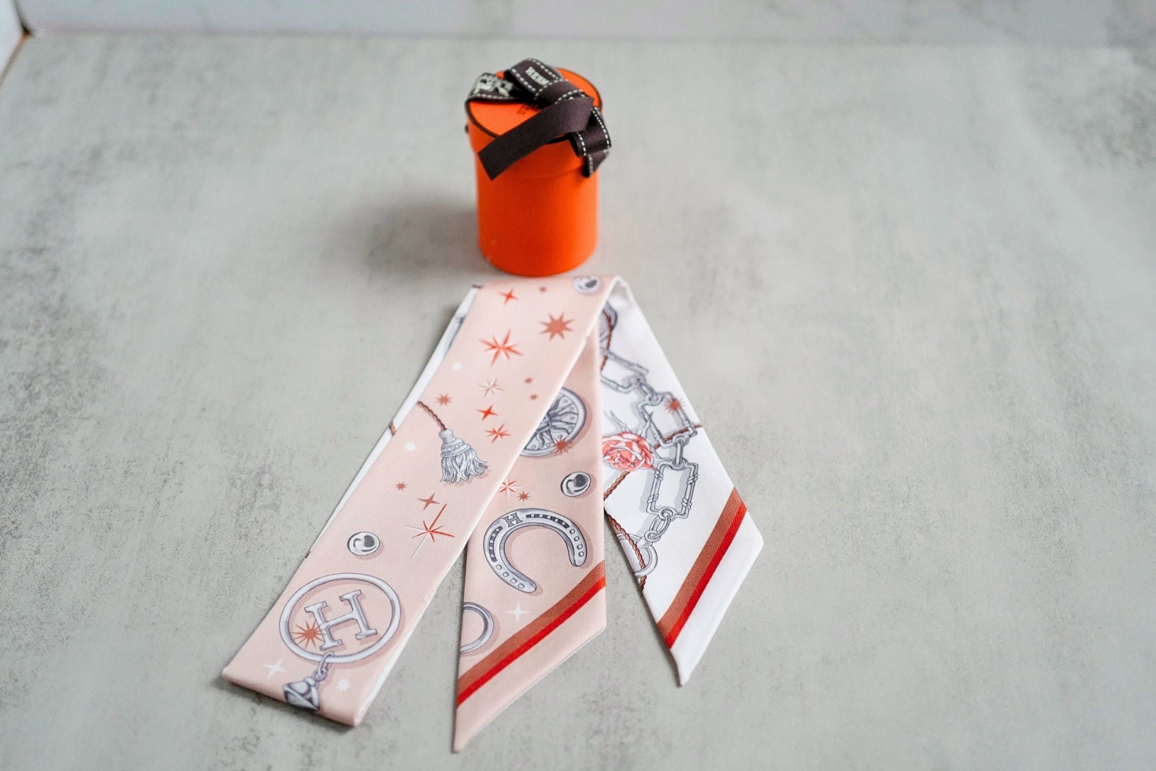 Hermès C’est La Fête Twilly Beige Rose / Caramel / Blanc