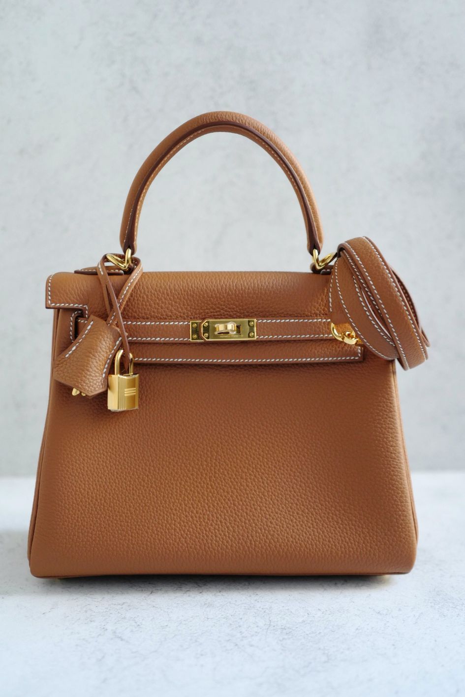 Hermès Kelly 25 Gold Togo Leather Gold Hardware K Stamp