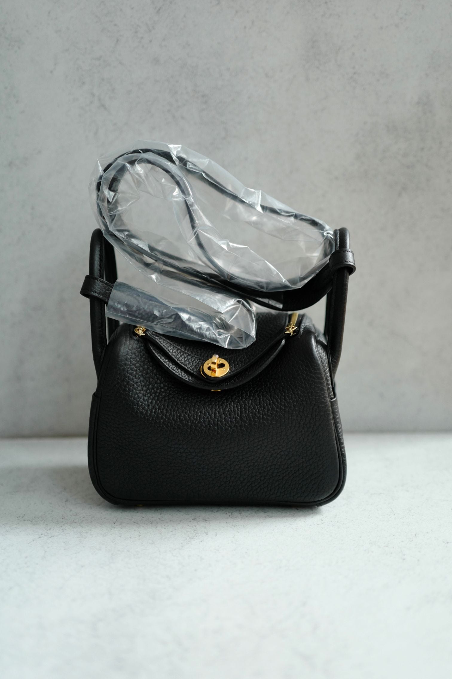 Brand New Hermès Mini Lindy Black Noir Clemence Gold Hardware U 2023