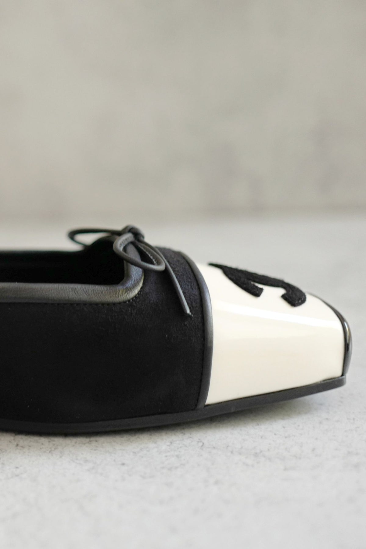 NEW Chanel 26K Flat Shoes Mary Jane  Black White Suede Goat &Calfskin Size 38.5
