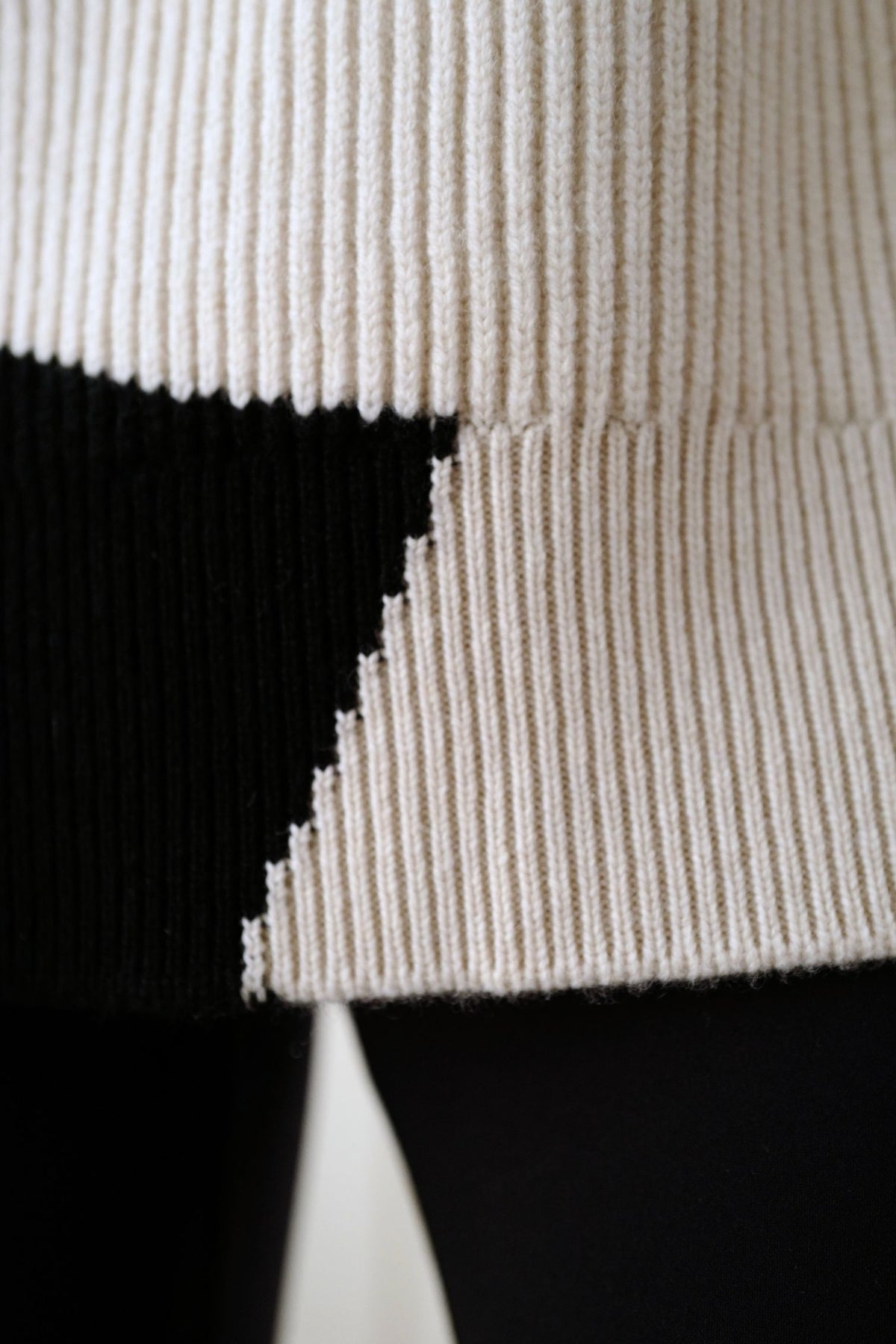 NEW Chanel 26N Coco Neige Sweater Pullover Black Ecru Wool Cashmere Size 34