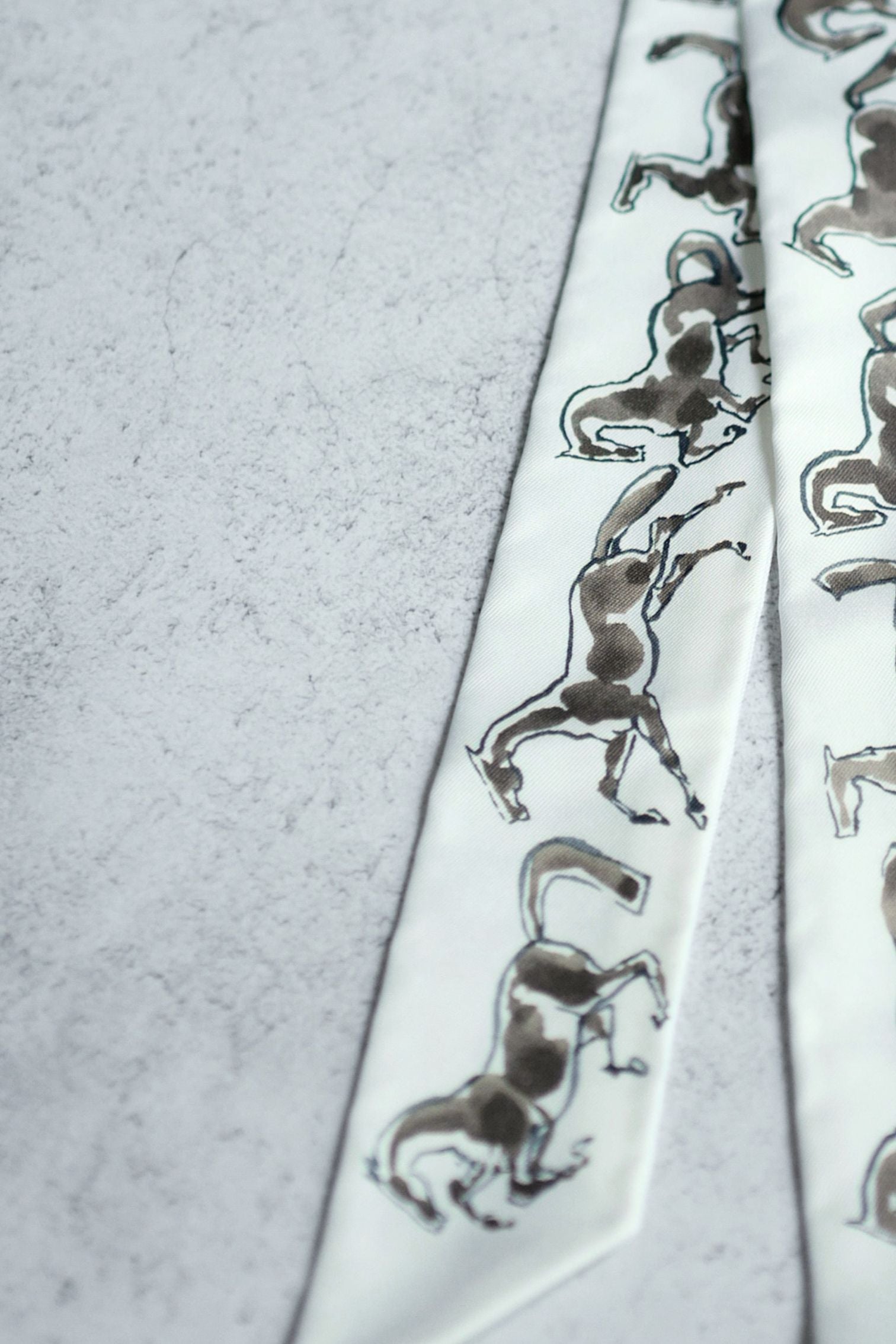 Hermès Chevaux en Liberte Twilly Blanc / Vert de Gris / Bronze 100% Silk