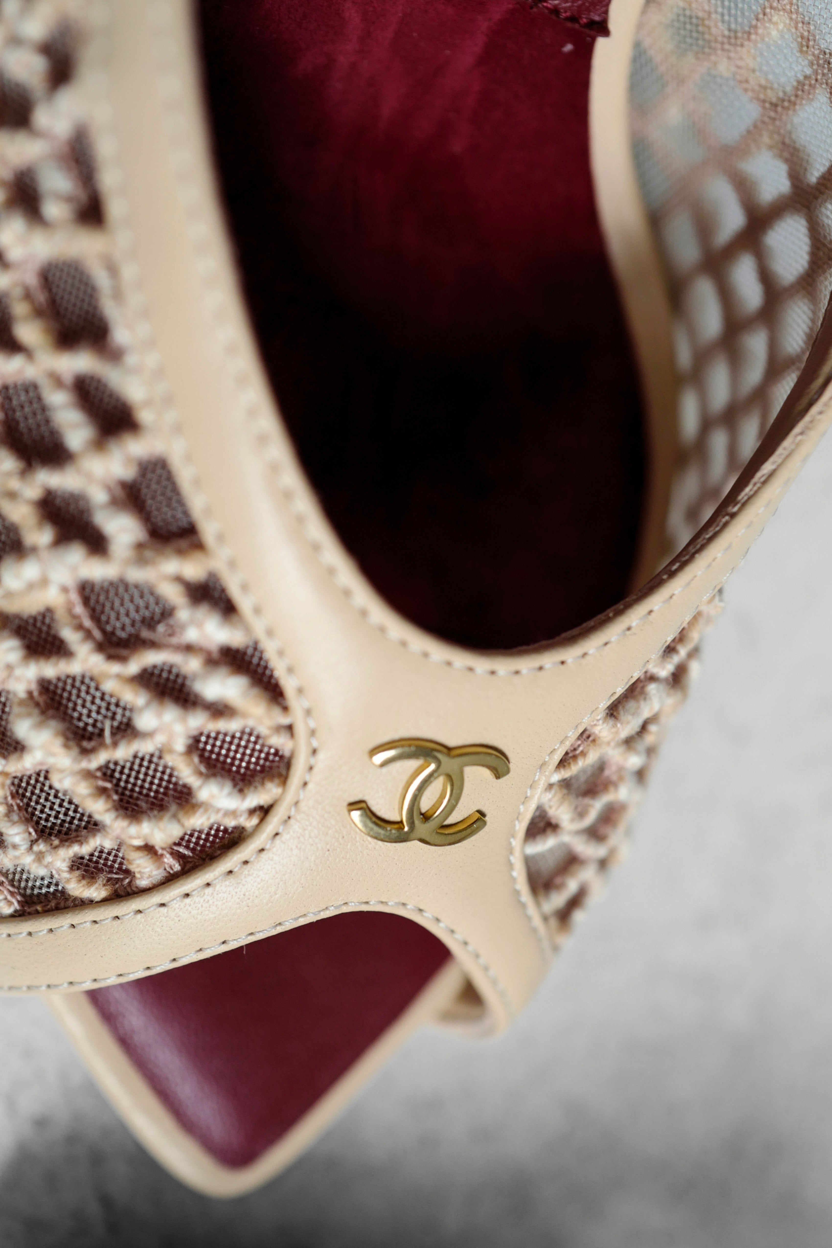 Chanel 26M Coco Beach Mules Light Beige Mixed Fibers/Cotton/Lambskin Size 37.5