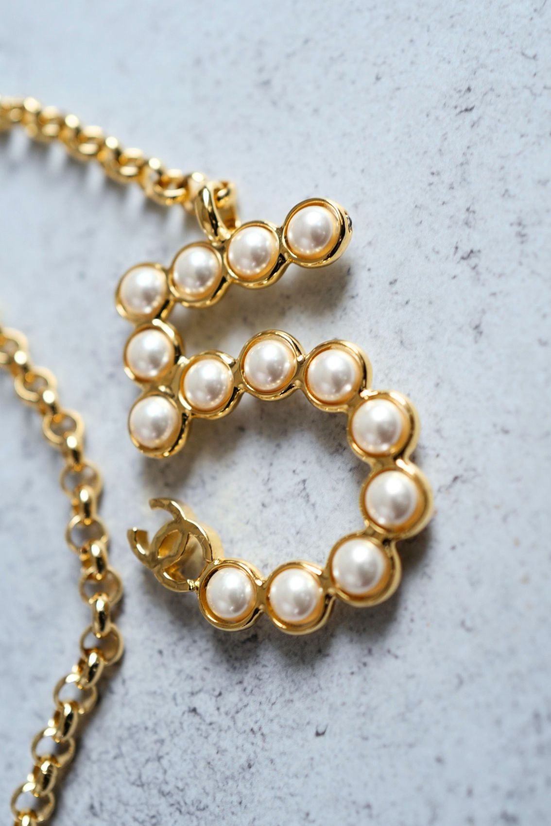 BNIB Chanel 24S Chain Belt with COCO & No 5 Pendant in Gold & Pearly White 85