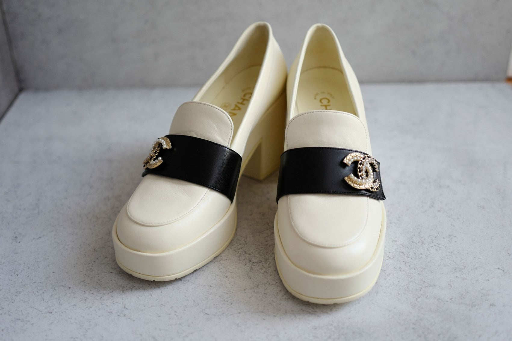 BNIB CHANEL 23C Ivory/Black Crystal CC Logo Moccasin Loafers 37.5