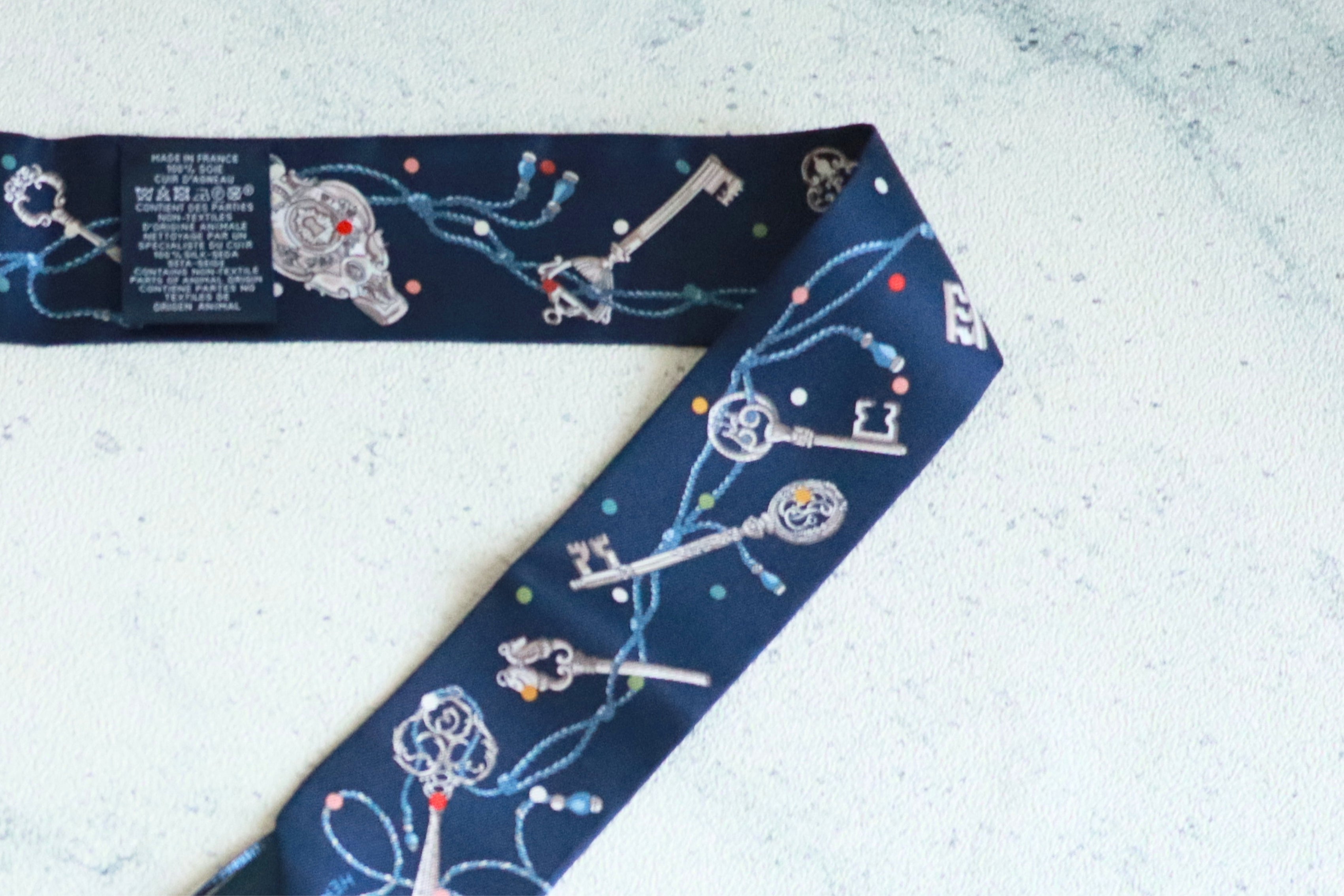 Hermes Twilly Les Cles a Pois Leather Fringes Bleu Marine/Gris Argent/Multicolor
