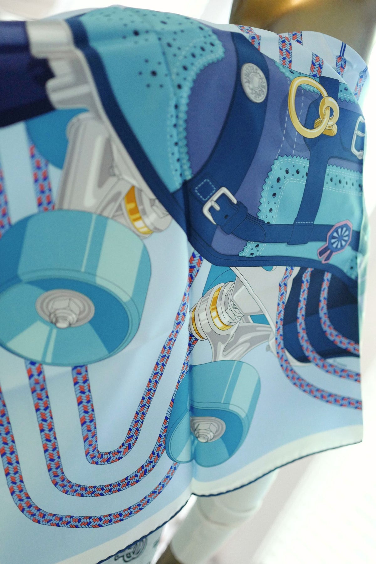 Hermes Derby 2000 Scarf 90 Bleu Ciel / Marine / Vieux Rose 100% Silk