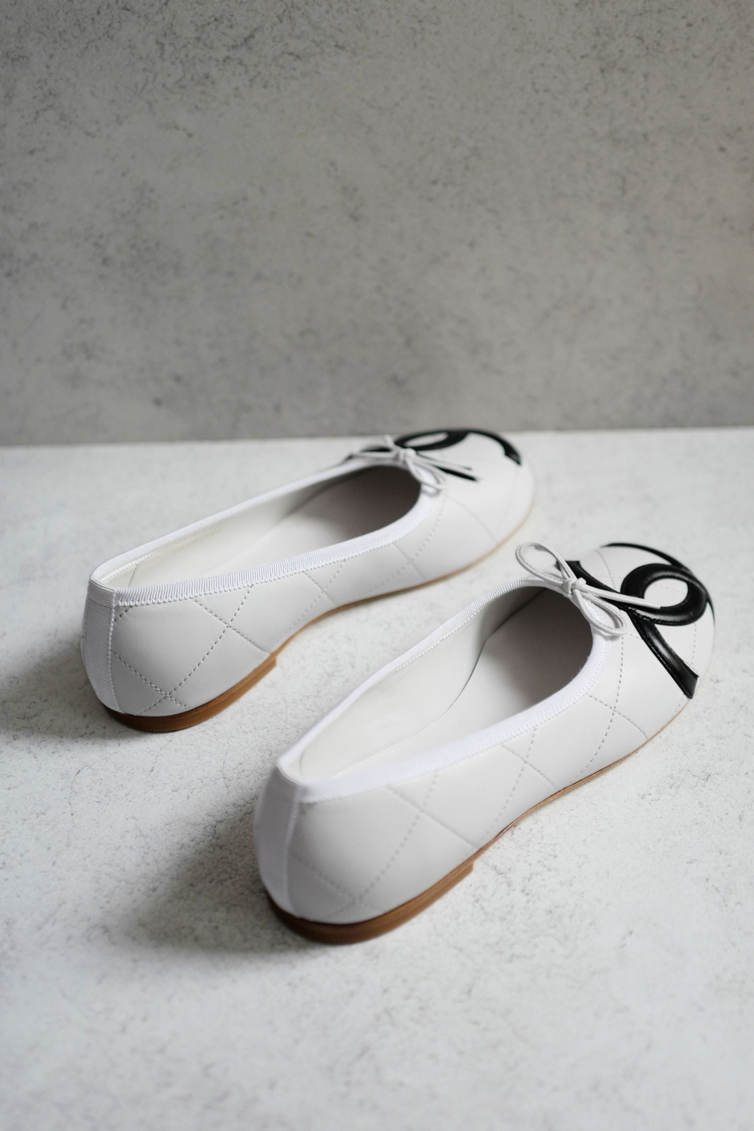 Chanel 26M Coco Beach Ballet Flats White Black Lambskin Size 39