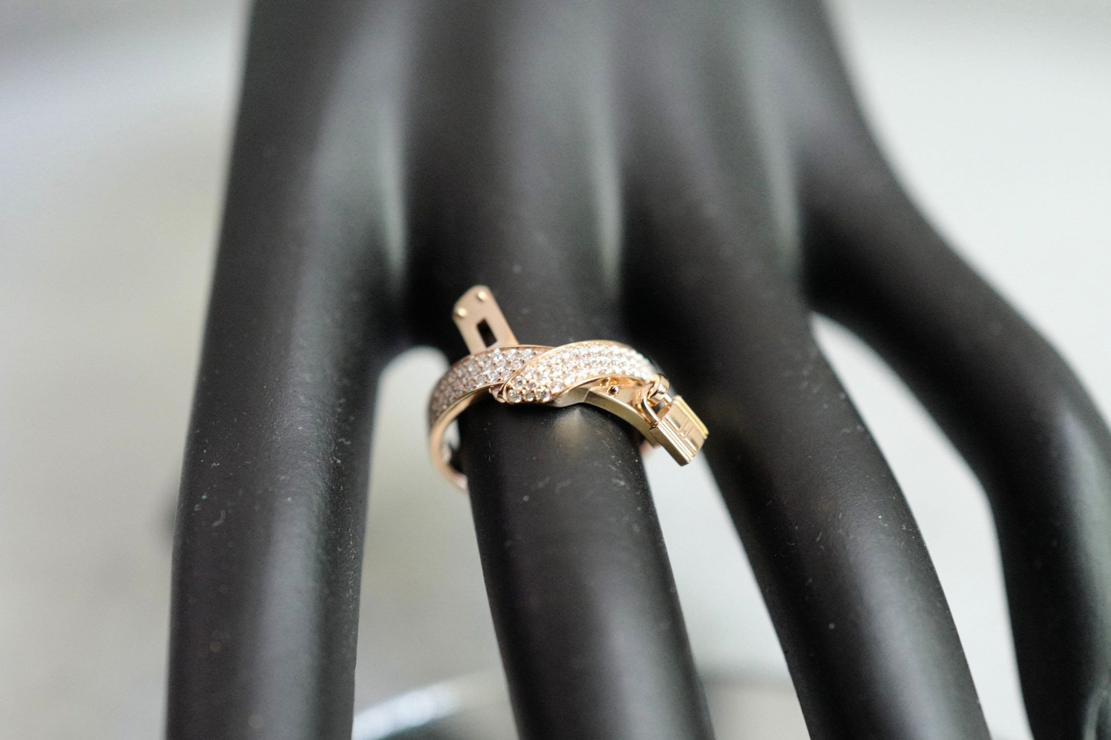 Hermès Kelly Gavroche Ring 18K Rose Gold 94 Diamonds Size 53