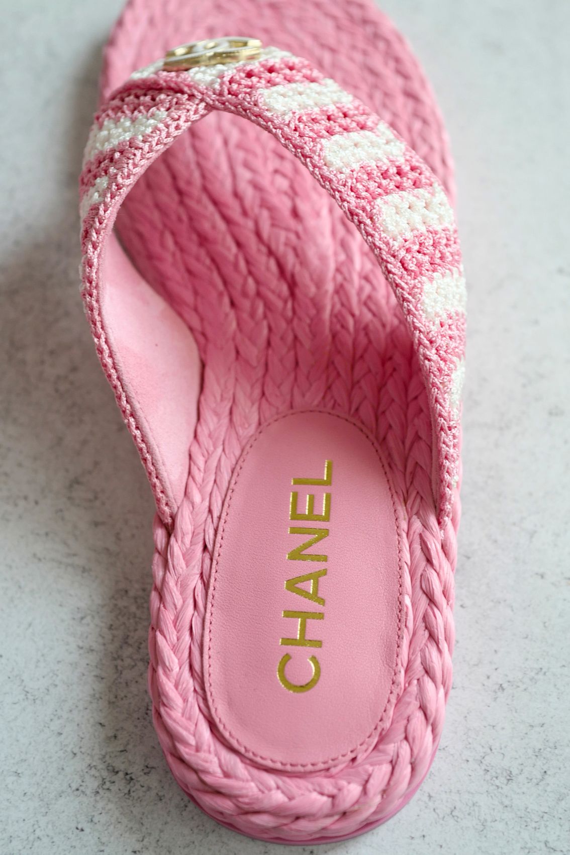 BNIB Chanel 24M Coco Neige beach Collection Pink Crochet Thong Sandal 38 NEW