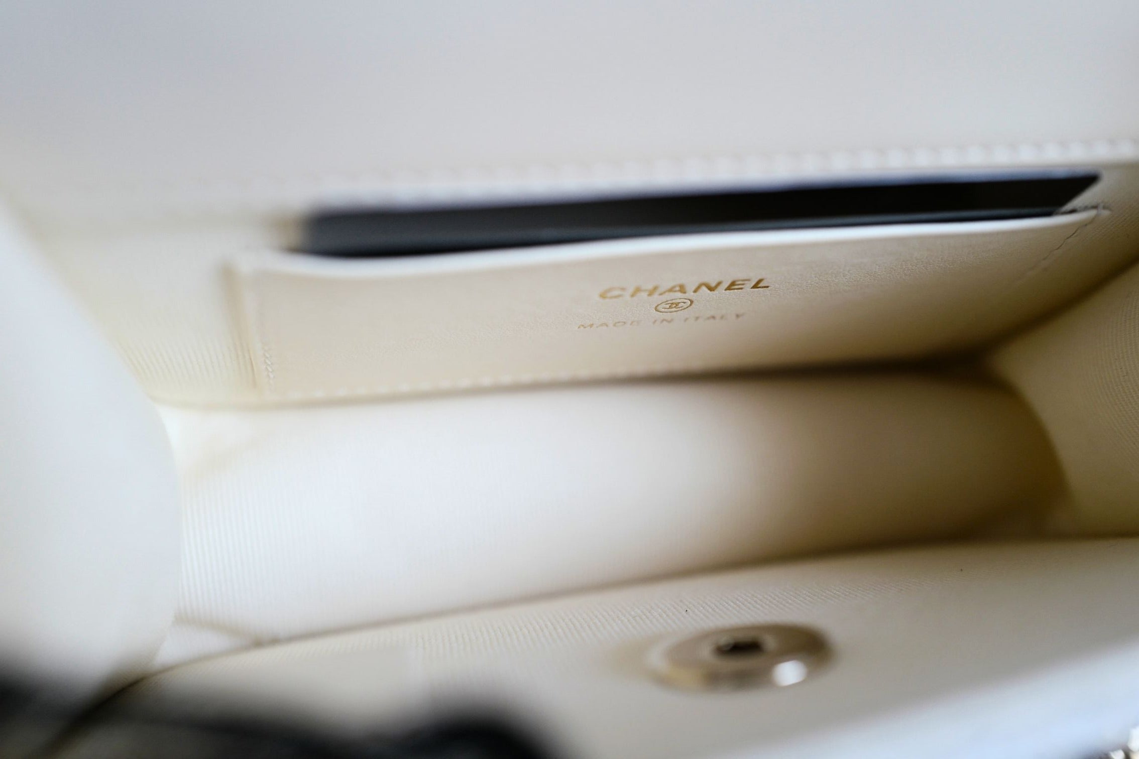 CHANEL 26C Top Handle Clutch With Chain in Tweed Pearl Ecru White Gold Hardware