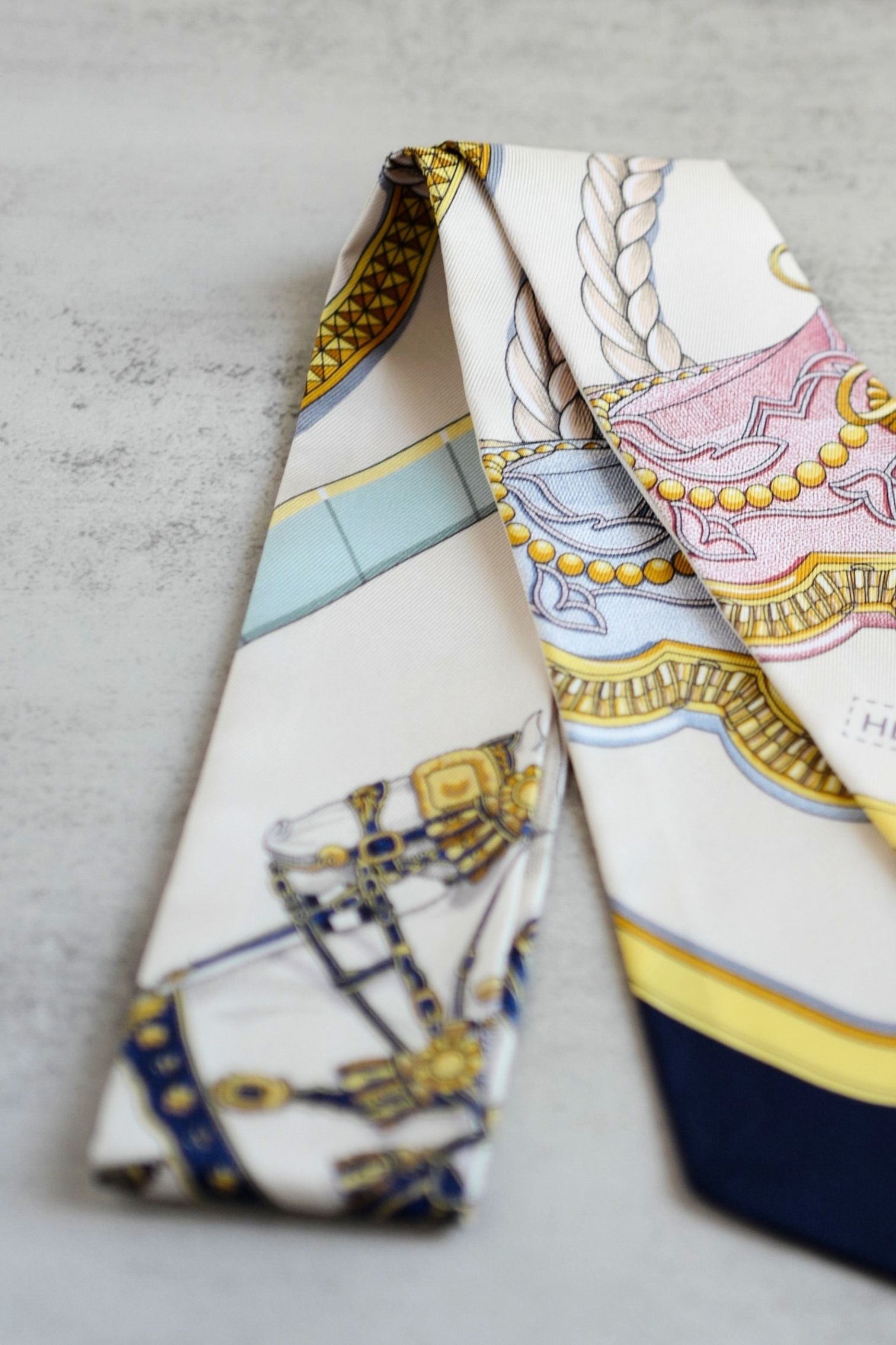 Hermès Twilly Grand Apparat Scarf Ivoire Marine Rose 100% Silk Twill