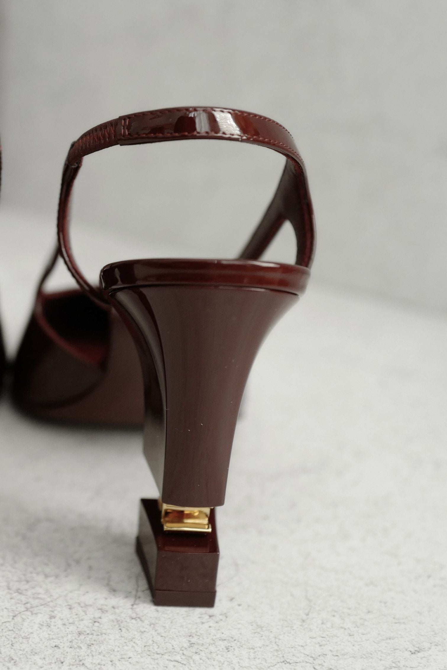 NEW Chanel 26A Métiers d’art Slingbacks Patent Calfskin Dark Burgundy Size 38