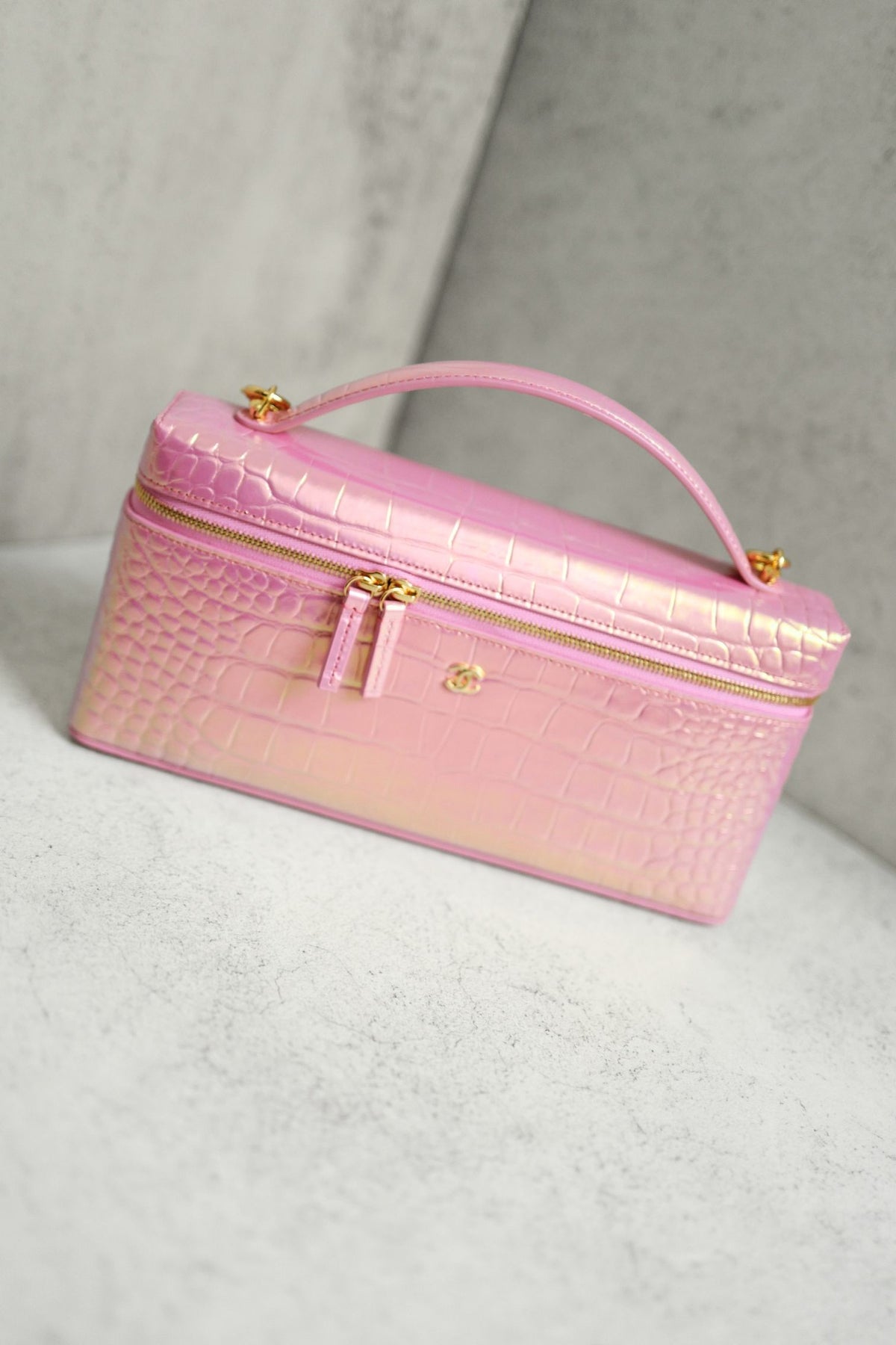 NEW Chanel 26K Vanity with Chain Rose Crocodile Embossed Calfskin Leather GHW