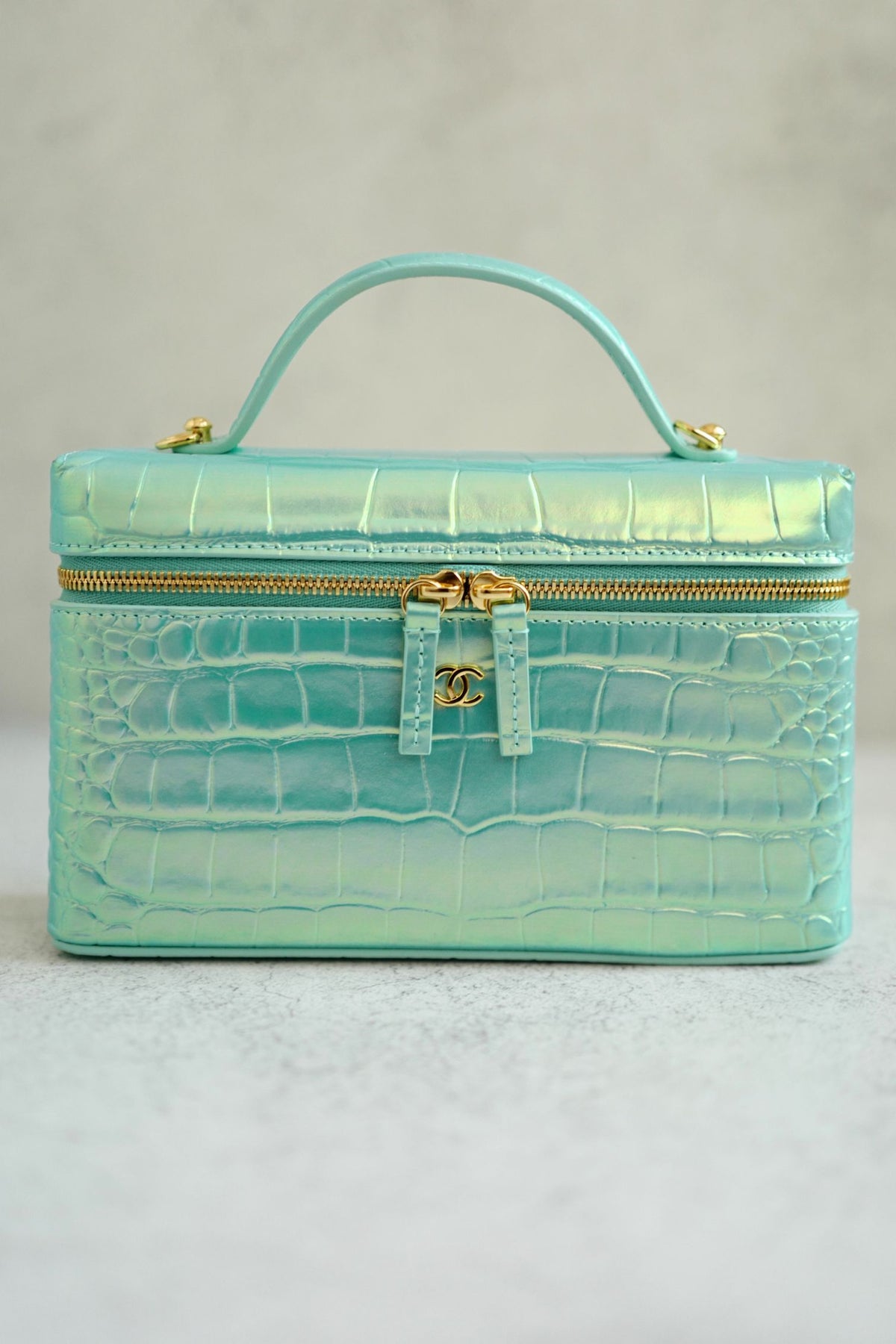 NEW Chanel 26K Vanity with Chain Turquoise Croc Embossed Iridescent Calfskin GHW