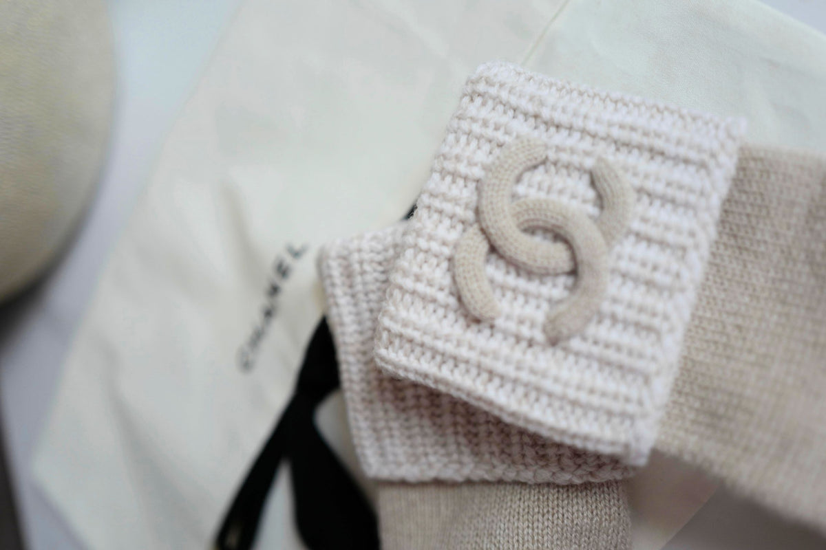 NEW Chanel Fall-Winter 2024/25 Knit Gloves CC Logo