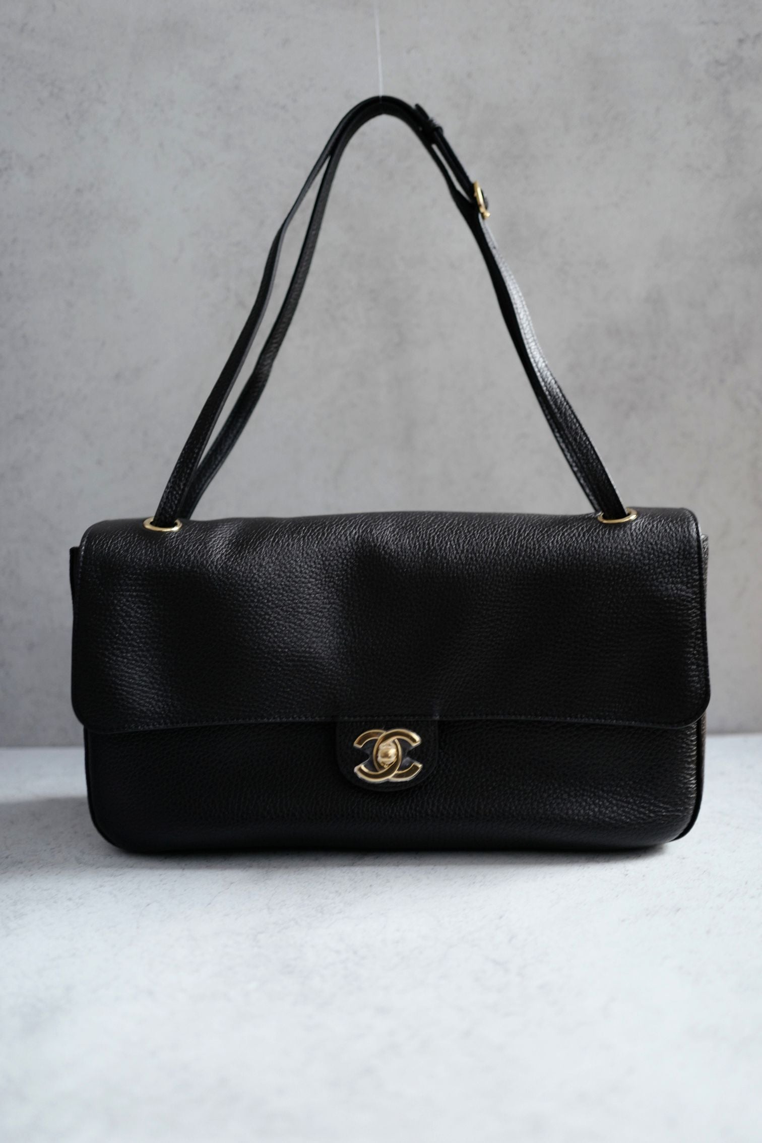 Chanel 26S Maxi 32 Flapbag "Matthieu Blazy" Black Grained Calfskin Gold Hardware