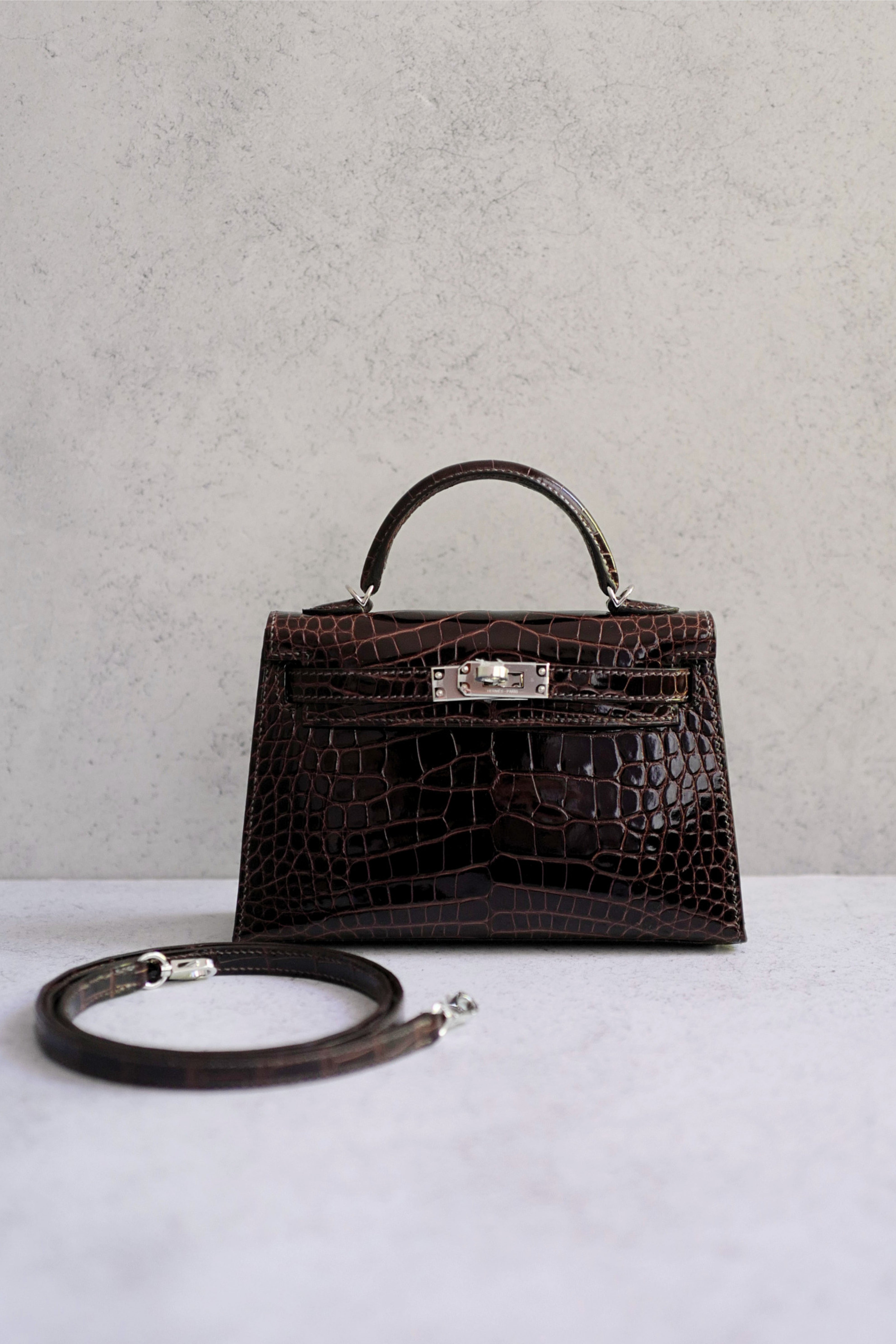 Hermès Mini Kelly Havane Sellier Alligator Mississippiensis Lisse PHW G Stamp
