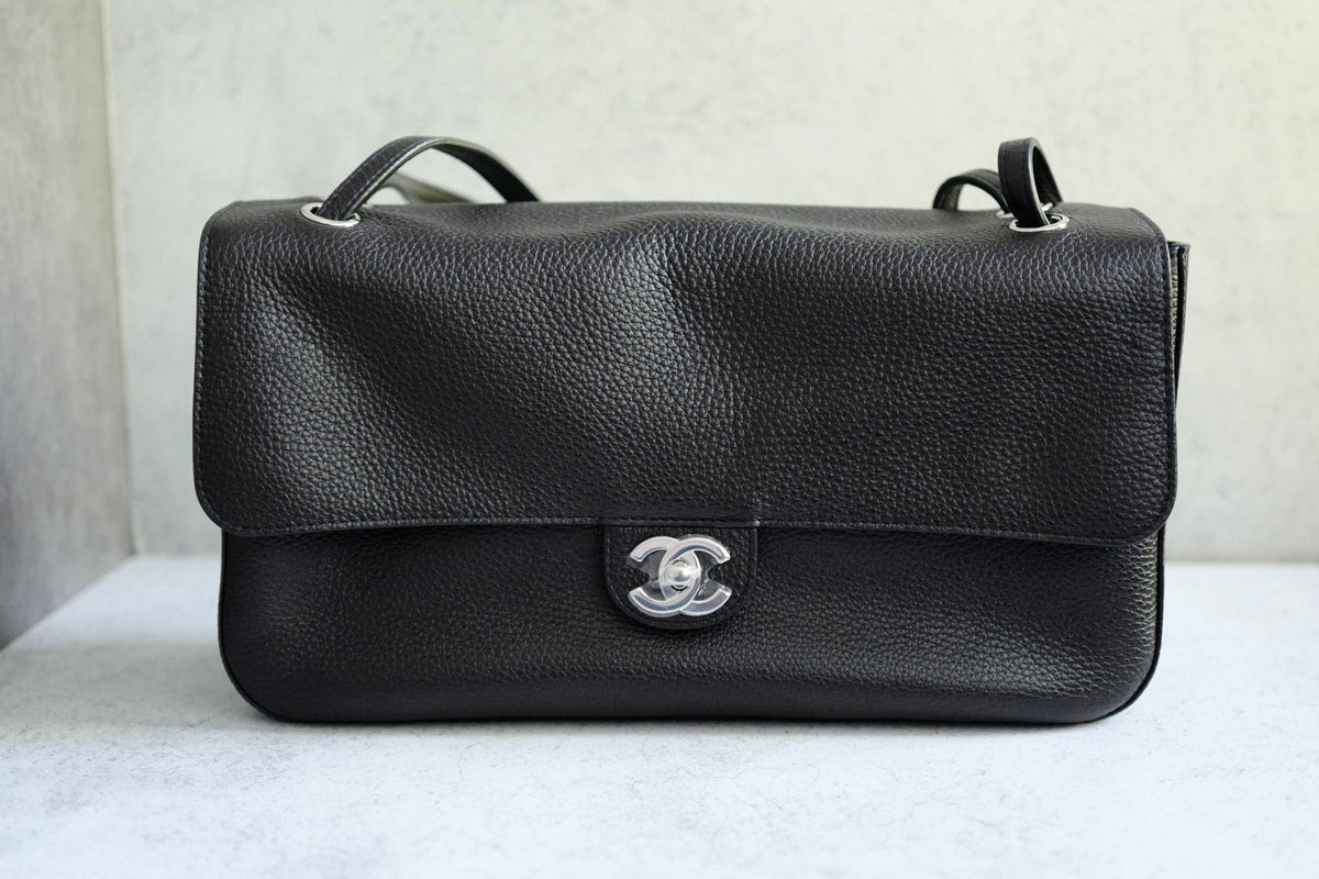 NEW Chanel 26S Maxi 32 Flapbag Black Grained Calfskin Silver Hardware
