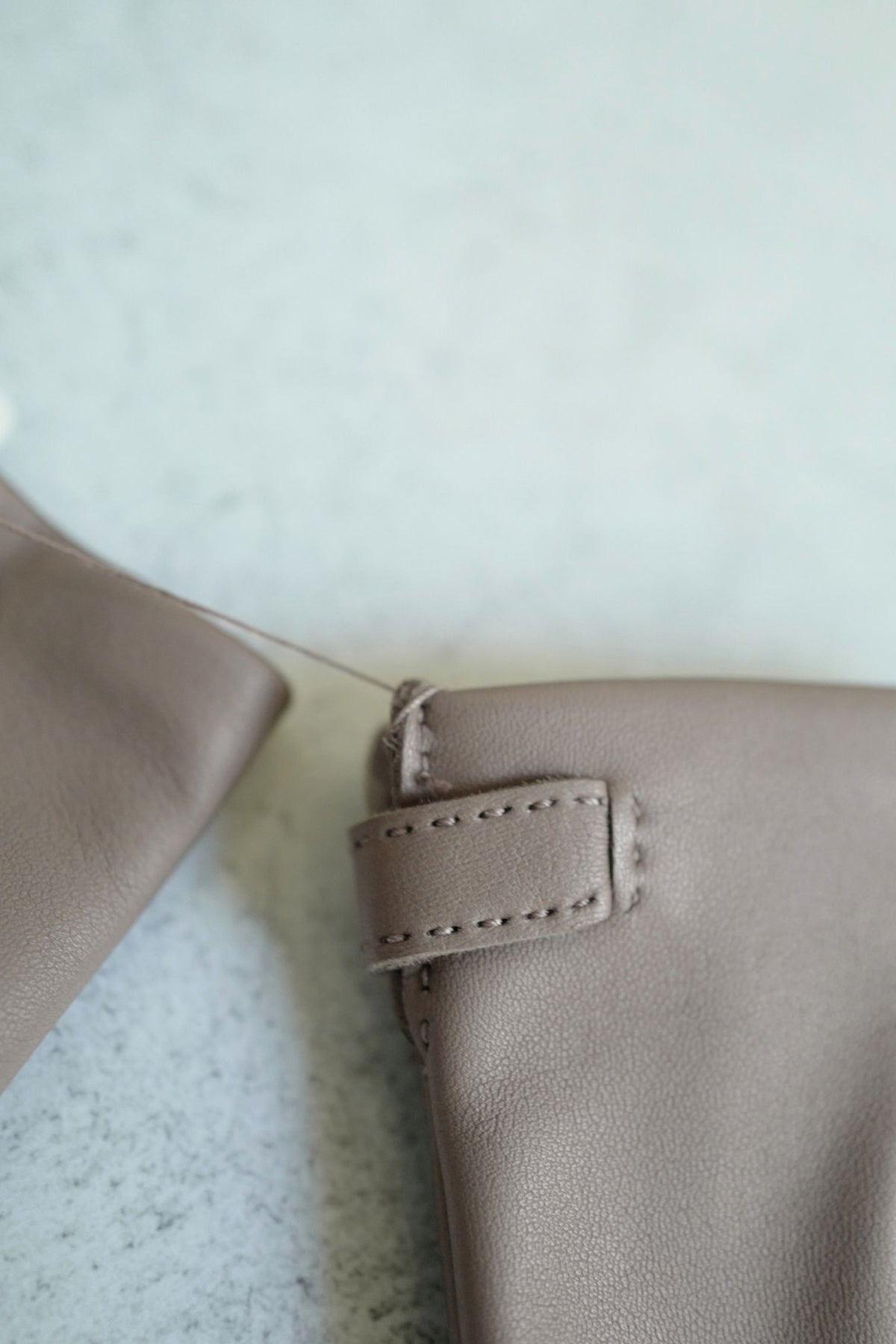 Hermès Hommage Gloves Lambskin Leather with Silk Lining Etoupe Size 70