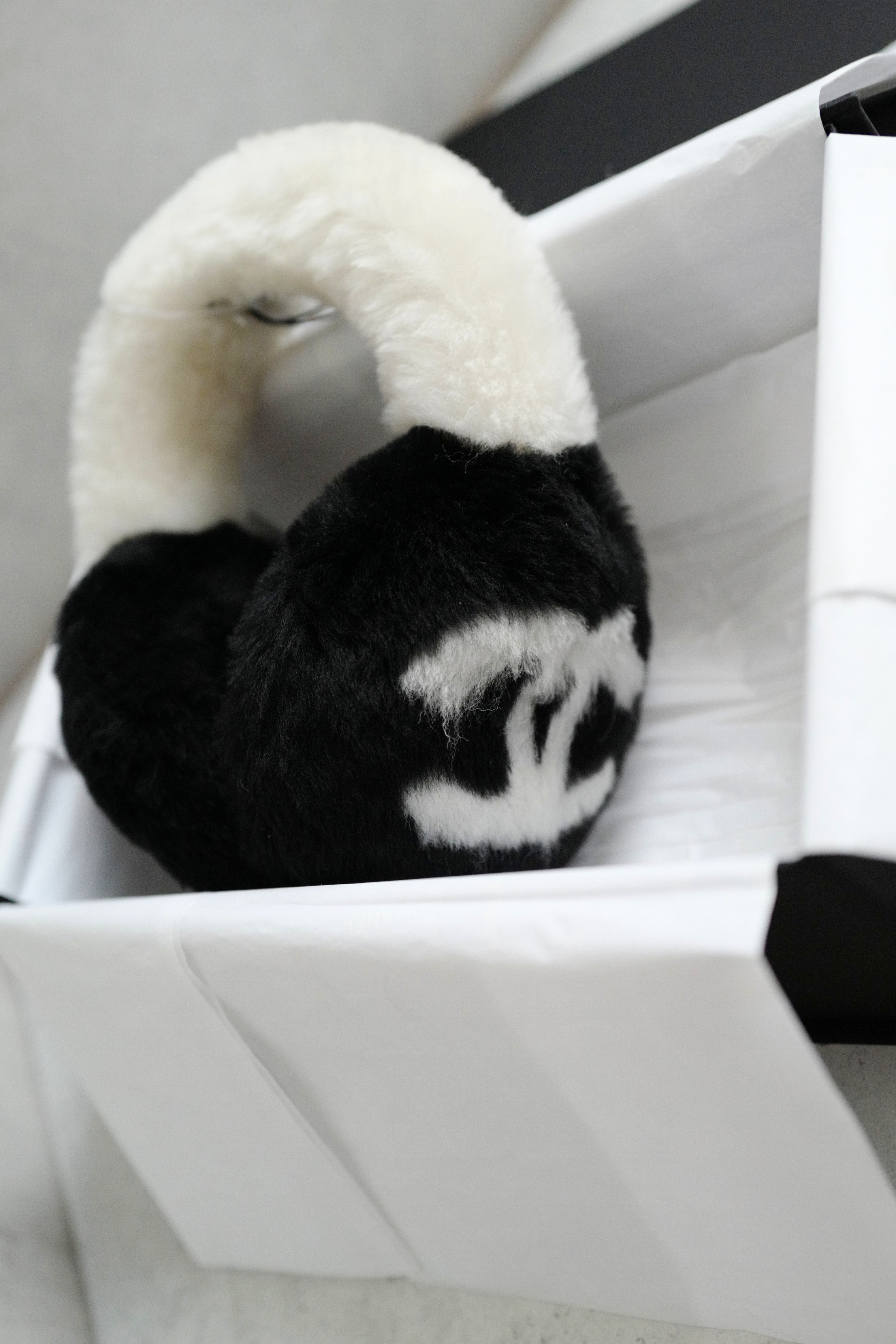 BNIB Chanel 25N Coco Neige Shearling Earmuffs in Black and White