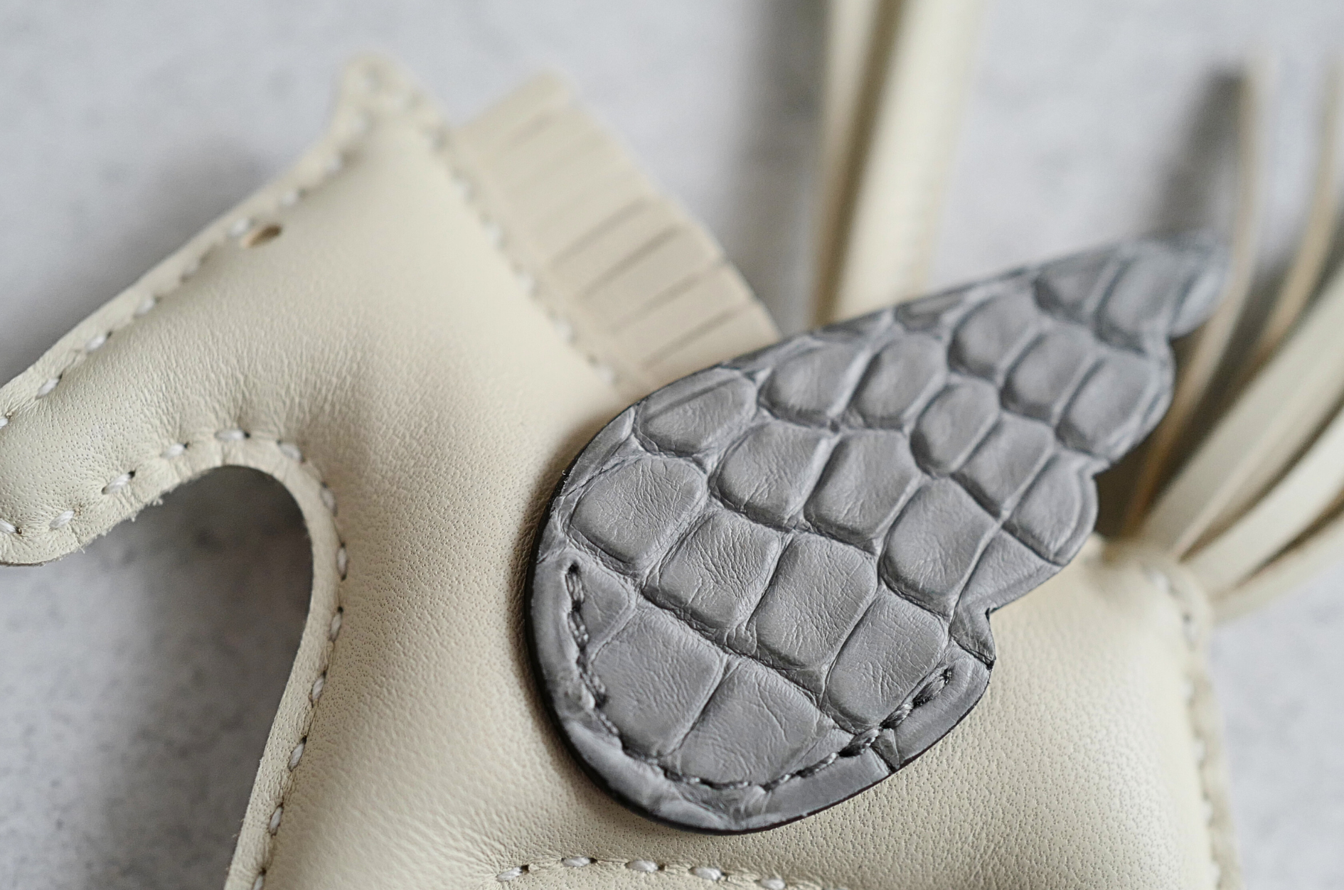 Hermès Rodeo PM Pegase Touch Bag Charm Craie Milo Lambskin & Gris Matte Alligator