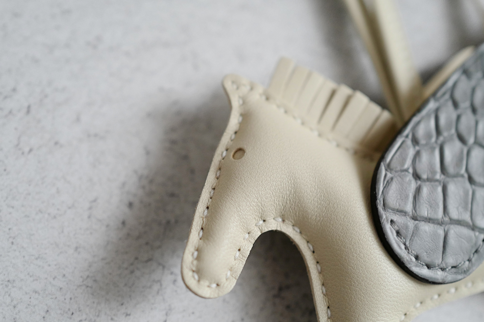 Hermès Rodeo PM Pegase Touch Bag Charm Craie Milo Lambskin & Gris Matte Alligator