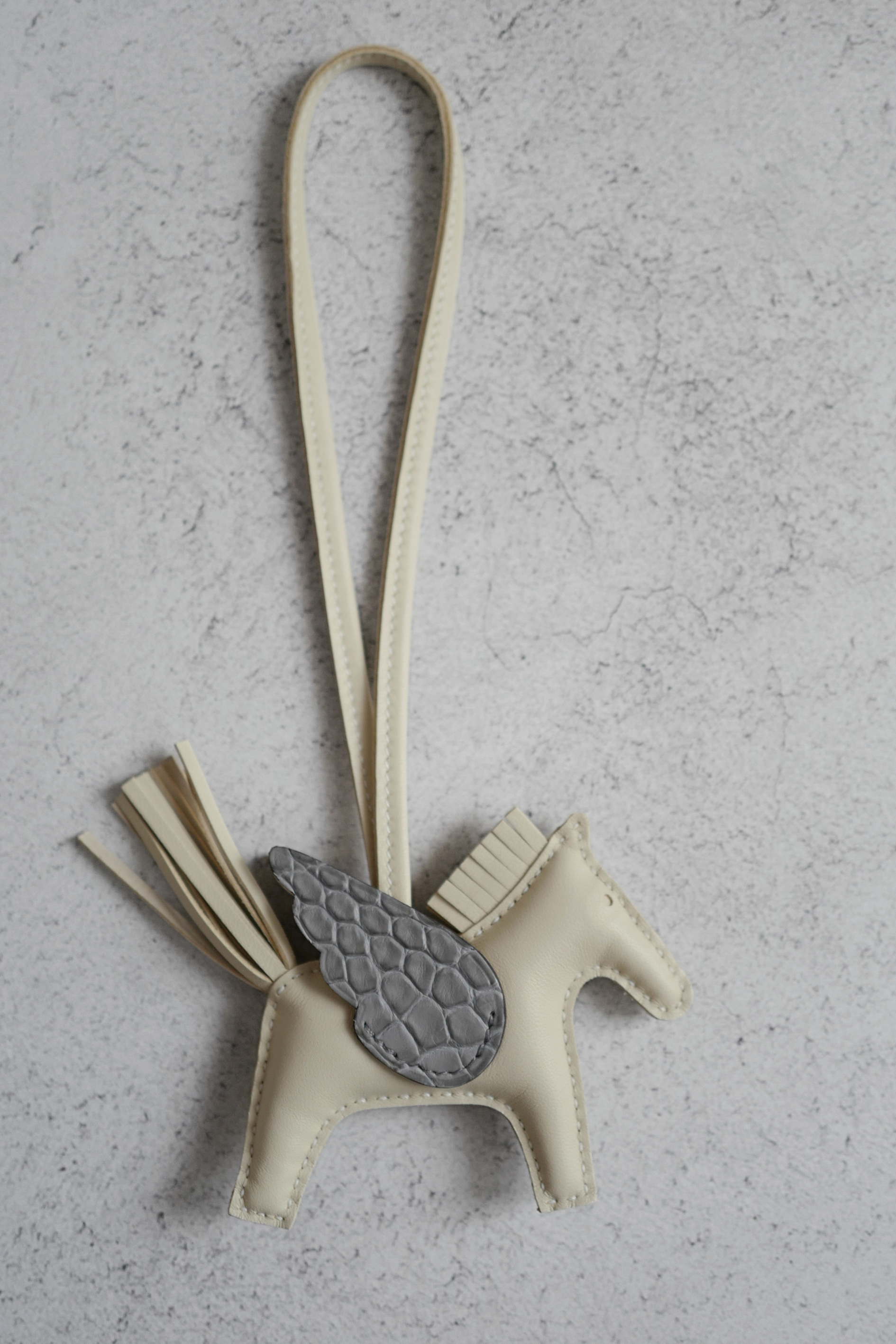 Hermès Rodeo PM Pegase Touch Bag Charm Craie Milo Lambskin & Gris Matte Alligator