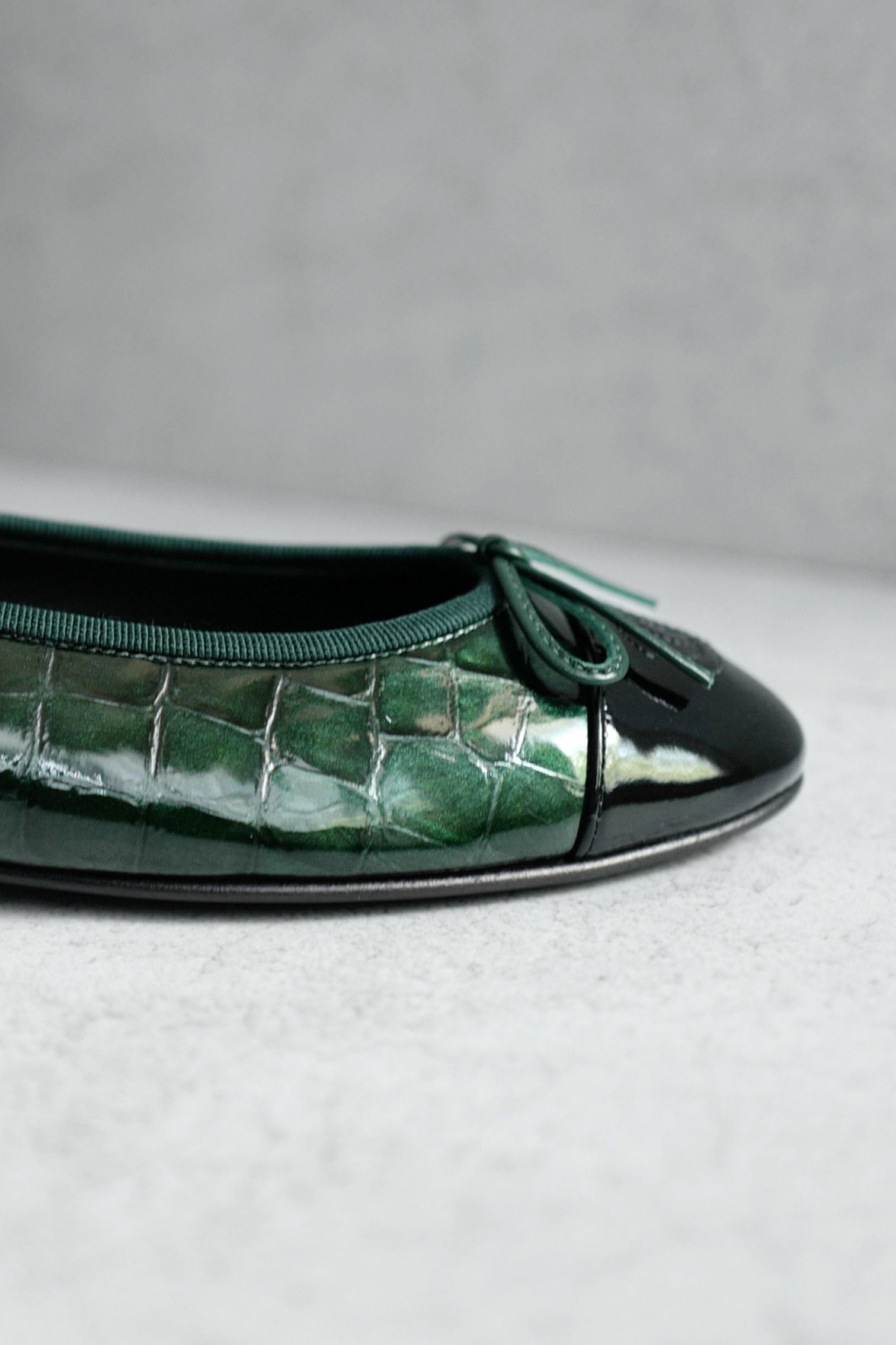 Chanel 26A Matthieu Blazy Ballet Flats Croc Patent Calfskin Dark Green Black 37