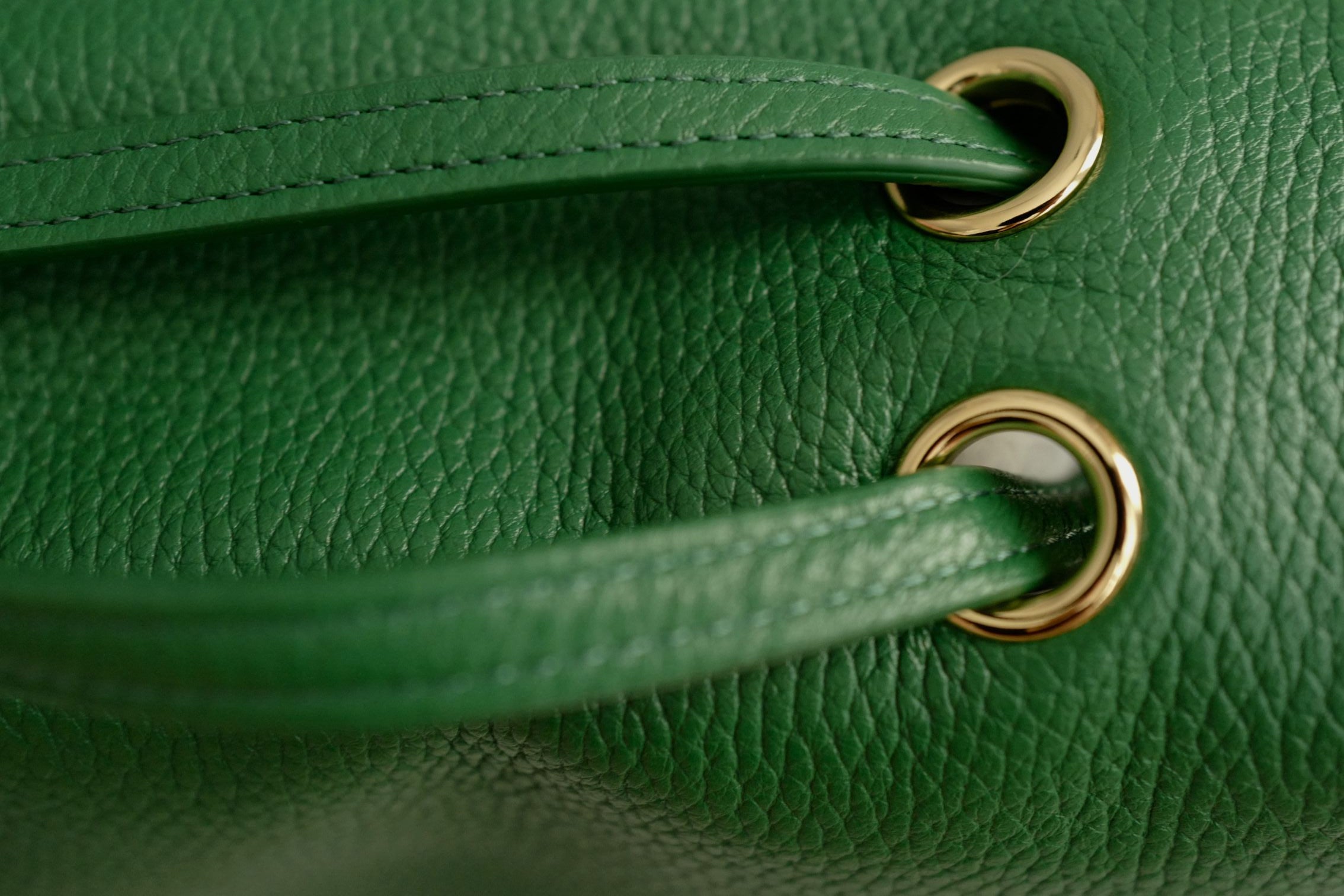 Chanel 26A Maxi 32 Flapbag "Matthieu Blazy" Green Grained Calfskin Gold Hardware