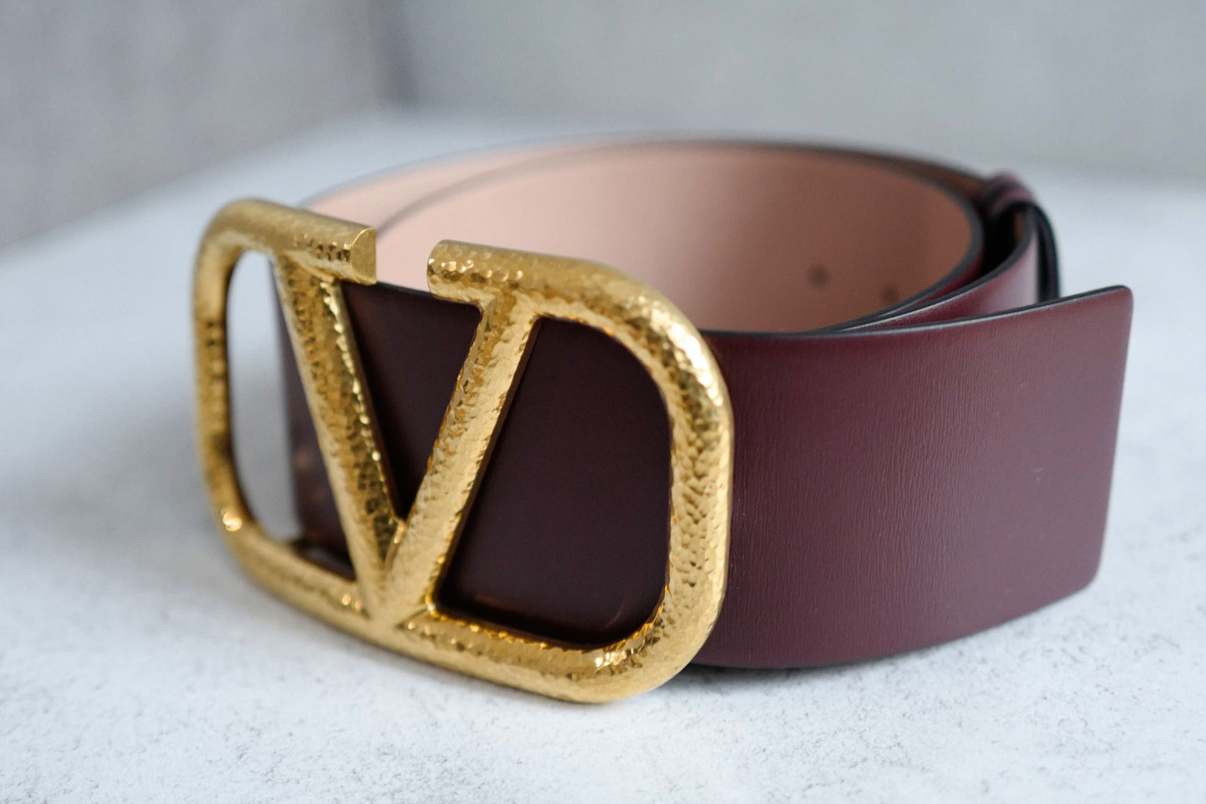 Valentino Vlogo Hammered Buckle Reversible Wide Signature Belt Burgundy/Blush