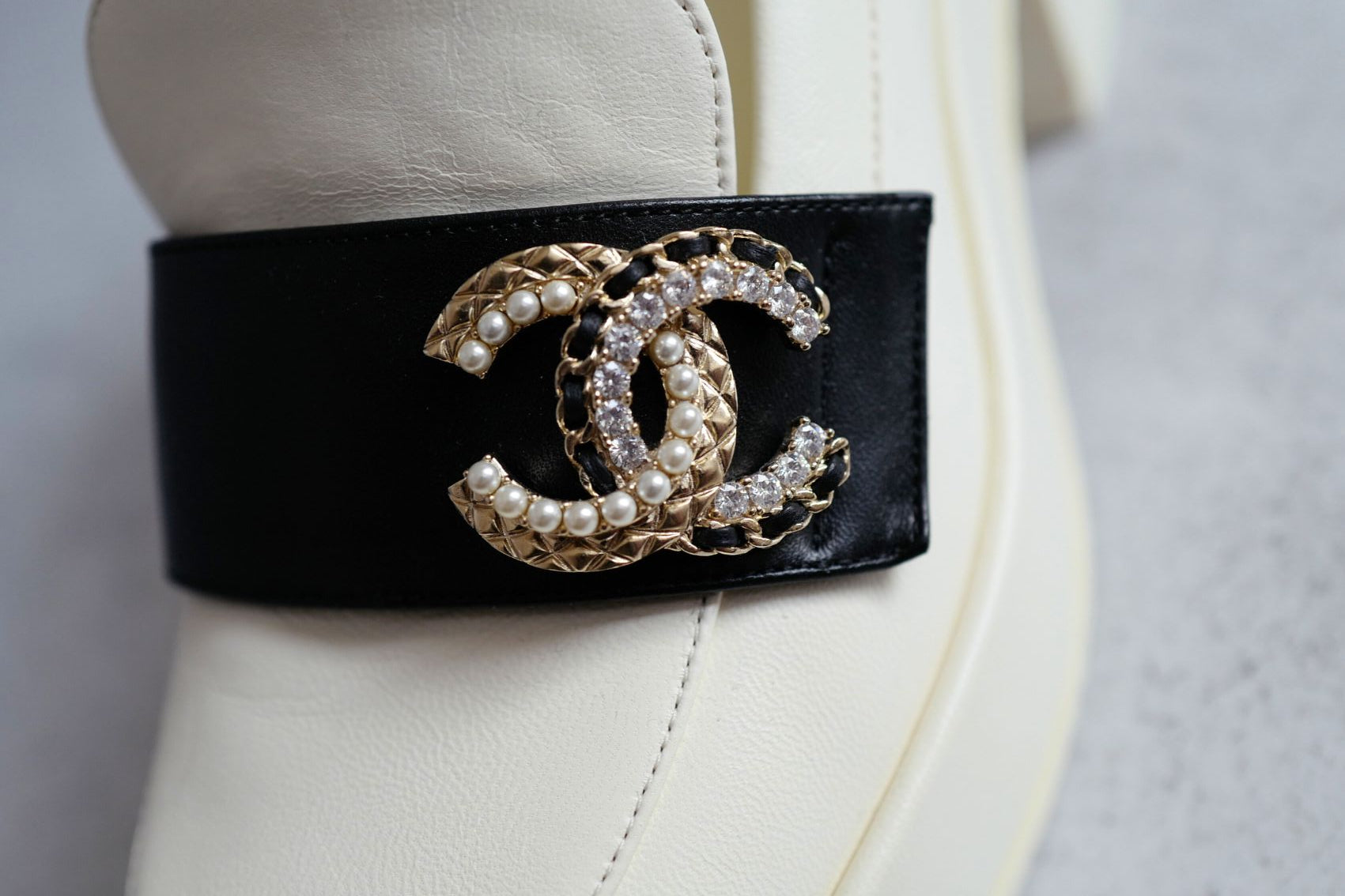 BNIB CHANEL 23C Ivory/Black Crystal CC Logo Moccasin Loafers 37.5