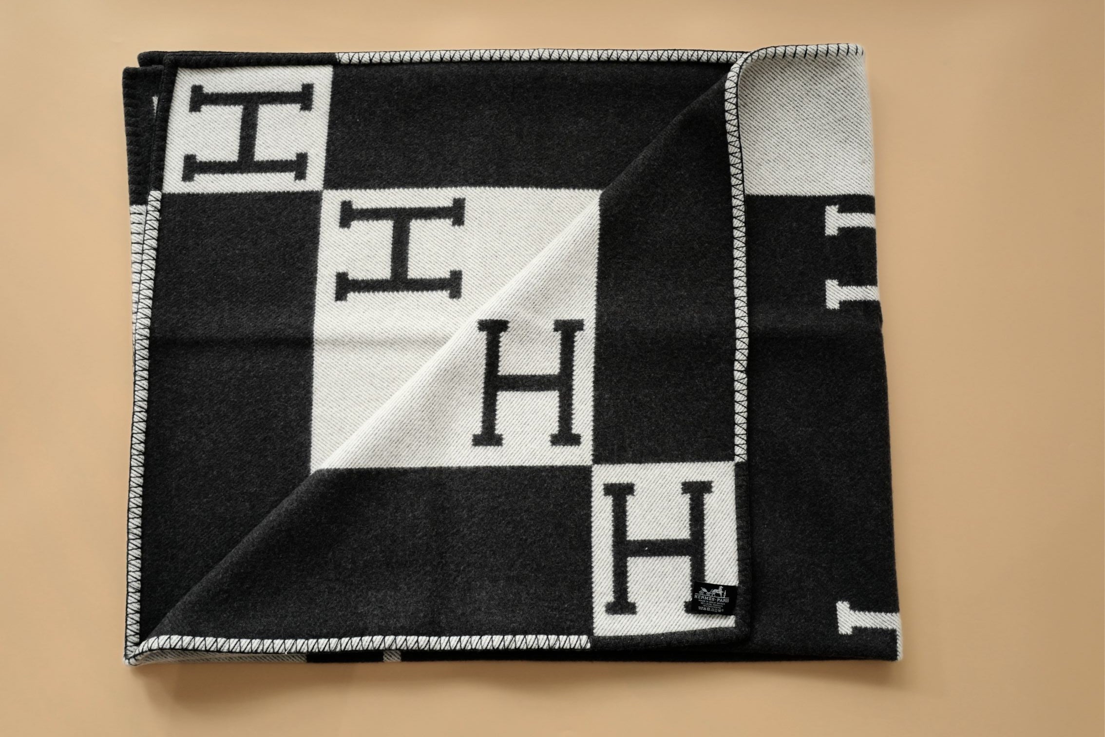 NEW Hermes Avalon Throw Blanket Ecru Gris Foncé Jacquard Merino Wool Cashmere