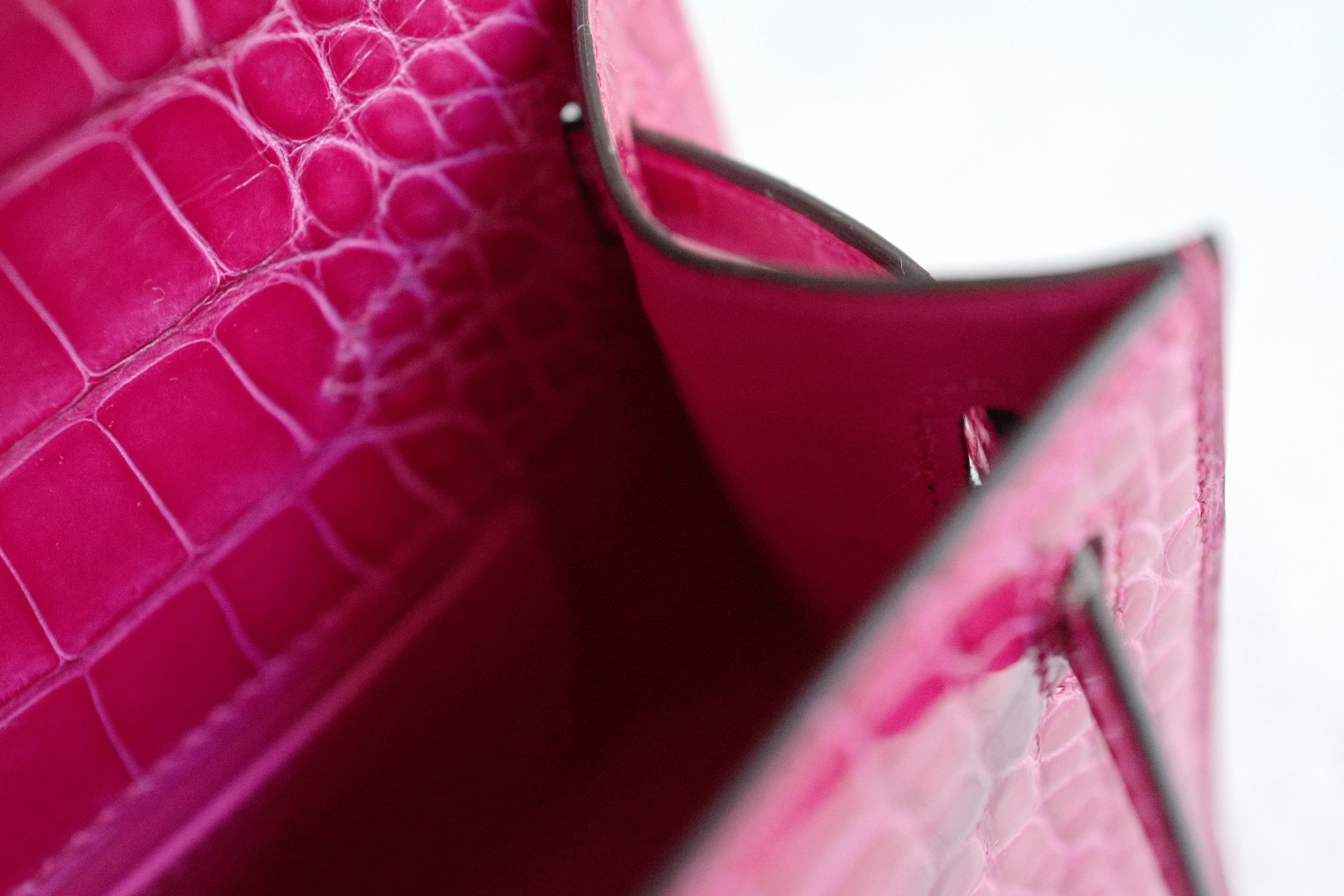 Hermès Kelly Mini Pochette Rose Mexico Alligator Mississippiensis Lisse PHW K Stamp