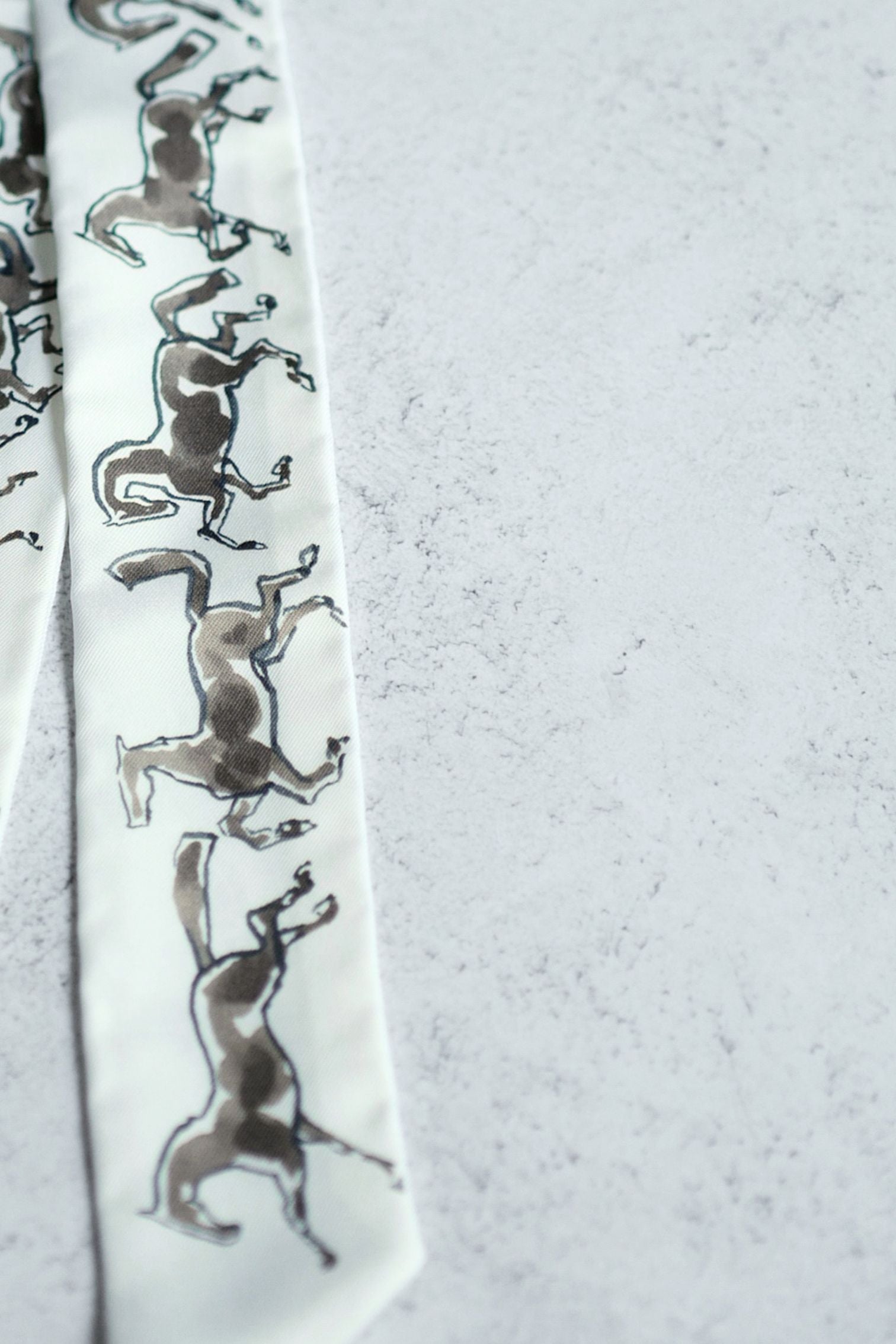 Hermès Chevaux en Liberte Twilly Blanc / Vert de Gris / Bronze 100% Silk
