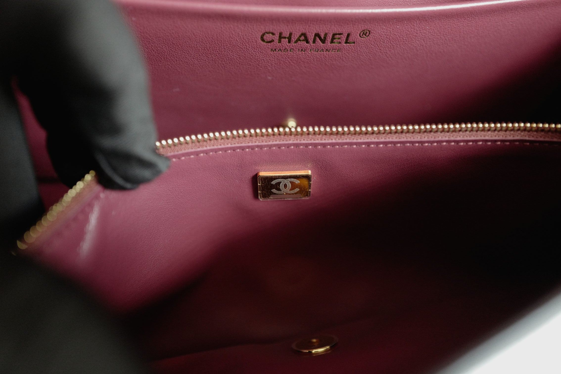 Chanel 26S Maxi 32 Flapbag "Matthieu Blazy" Black Grained Calfskin Gold Hardware