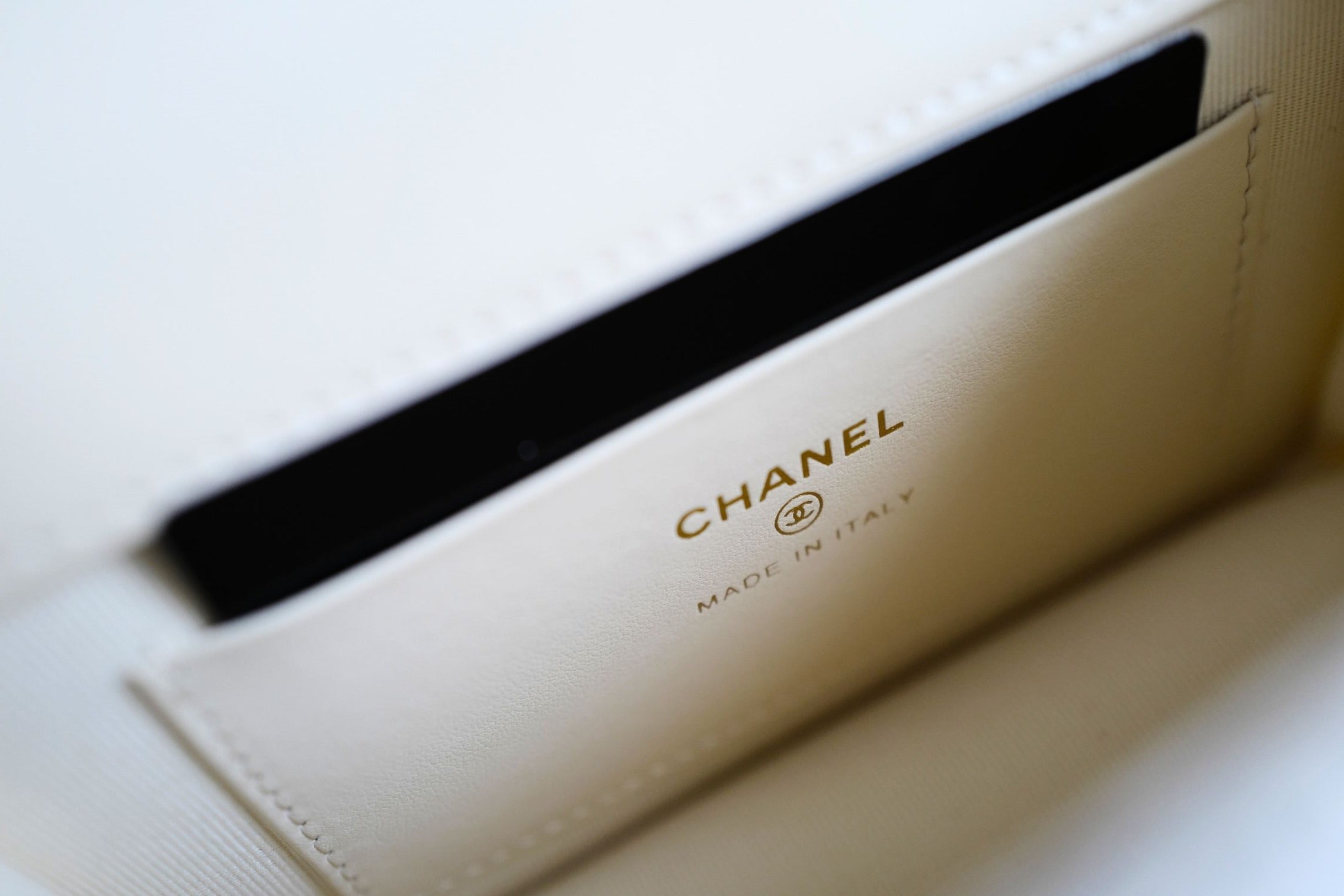 CHANEL 26C Top Handle Clutch With Chain in Tweed Pearl Ecru White Gold Hardware