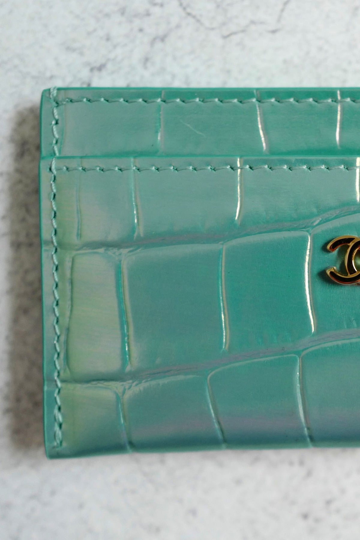 New Chanel 26K Matthieu Blazy's Card Holder Croc Embossed Iridescent Turquoise Green Calfskin GHW