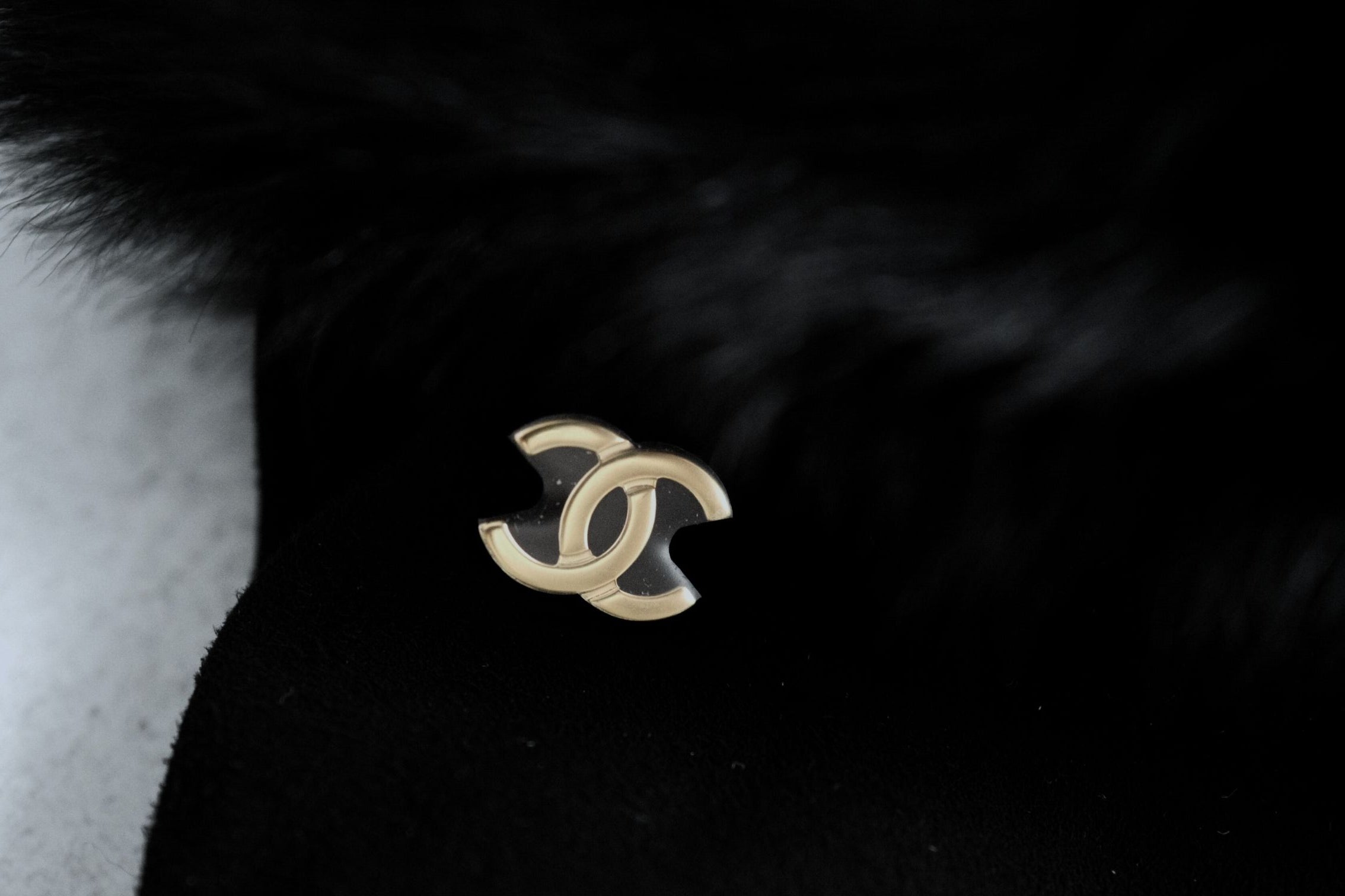 Chanel Black Suede Leather Gloves Fur Trim Gold CC Size 7.5