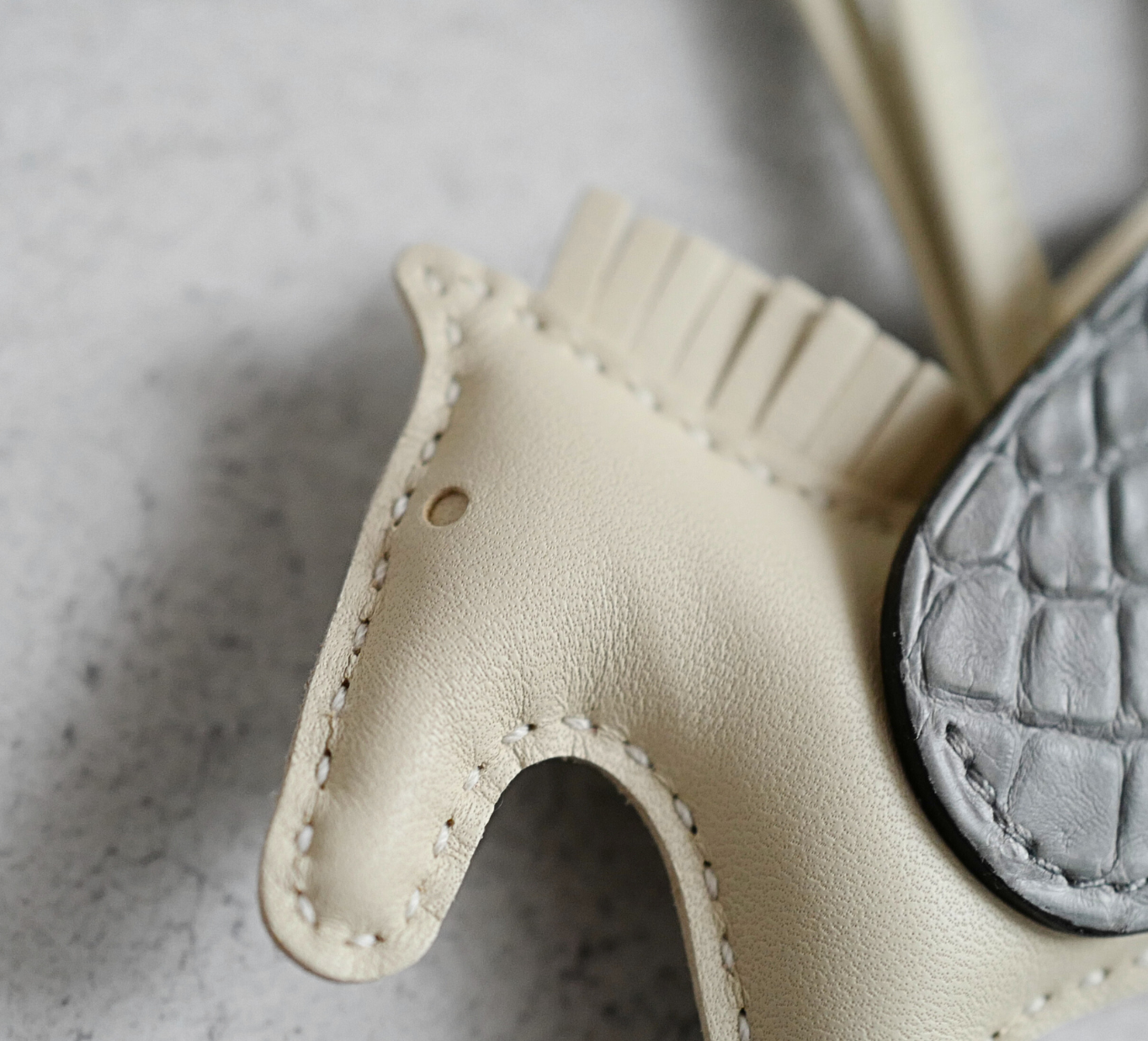 Hermès Rodeo PM Pegase Touch Bag Charm Craie Milo Lambskin & Gris Matte Alligator