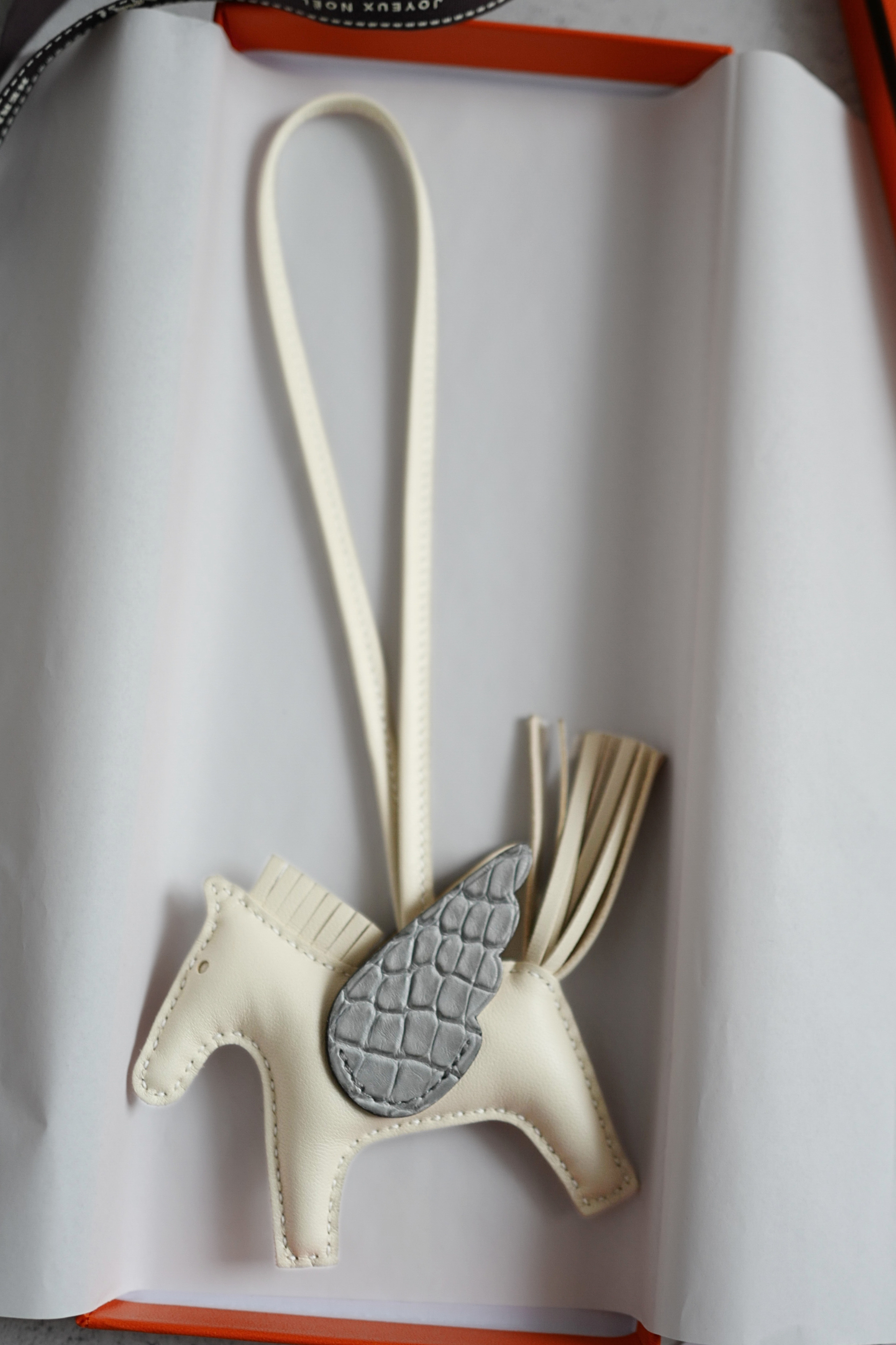 Hermès Rodeo PM Pegase Touch Bag Charm Craie Milo Lambskin & Gris Matte Alligator