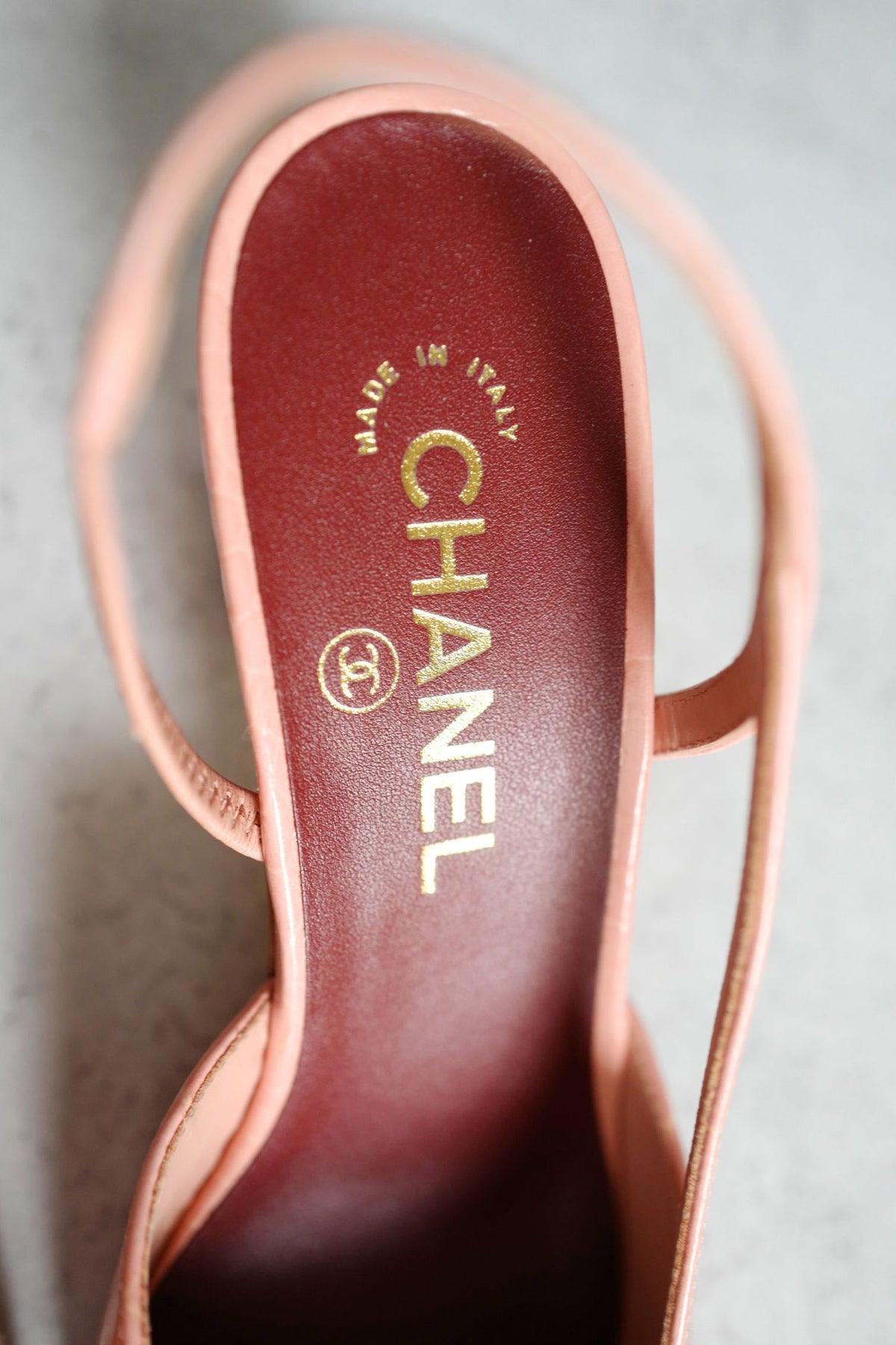 Chanel 26K Slingbacks Heels Rose Clair Croc Embossed Calfskin Size 38