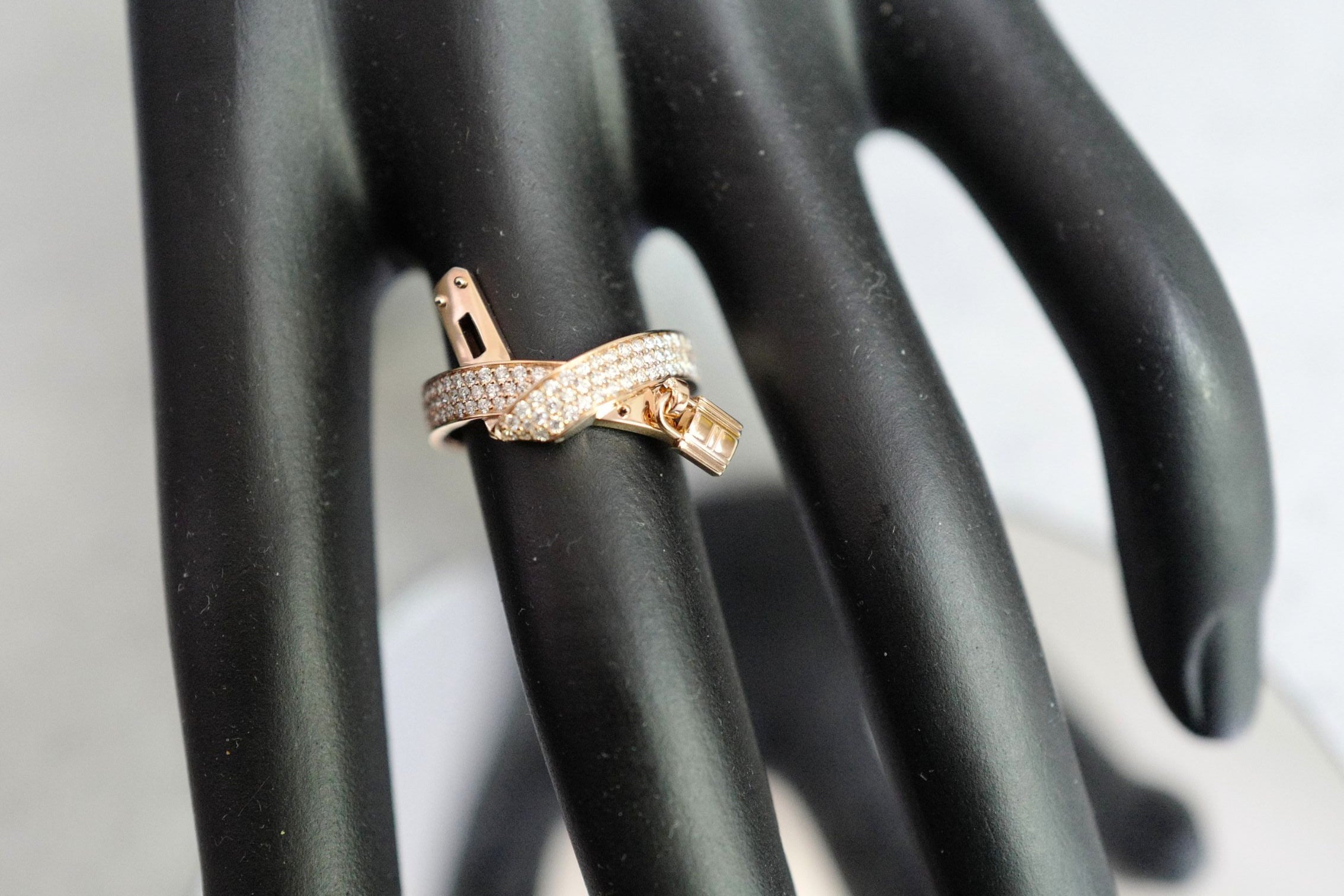 Hermès Kelly Gavroche Ring 18K Rose Gold 94 Diamonds Size 53