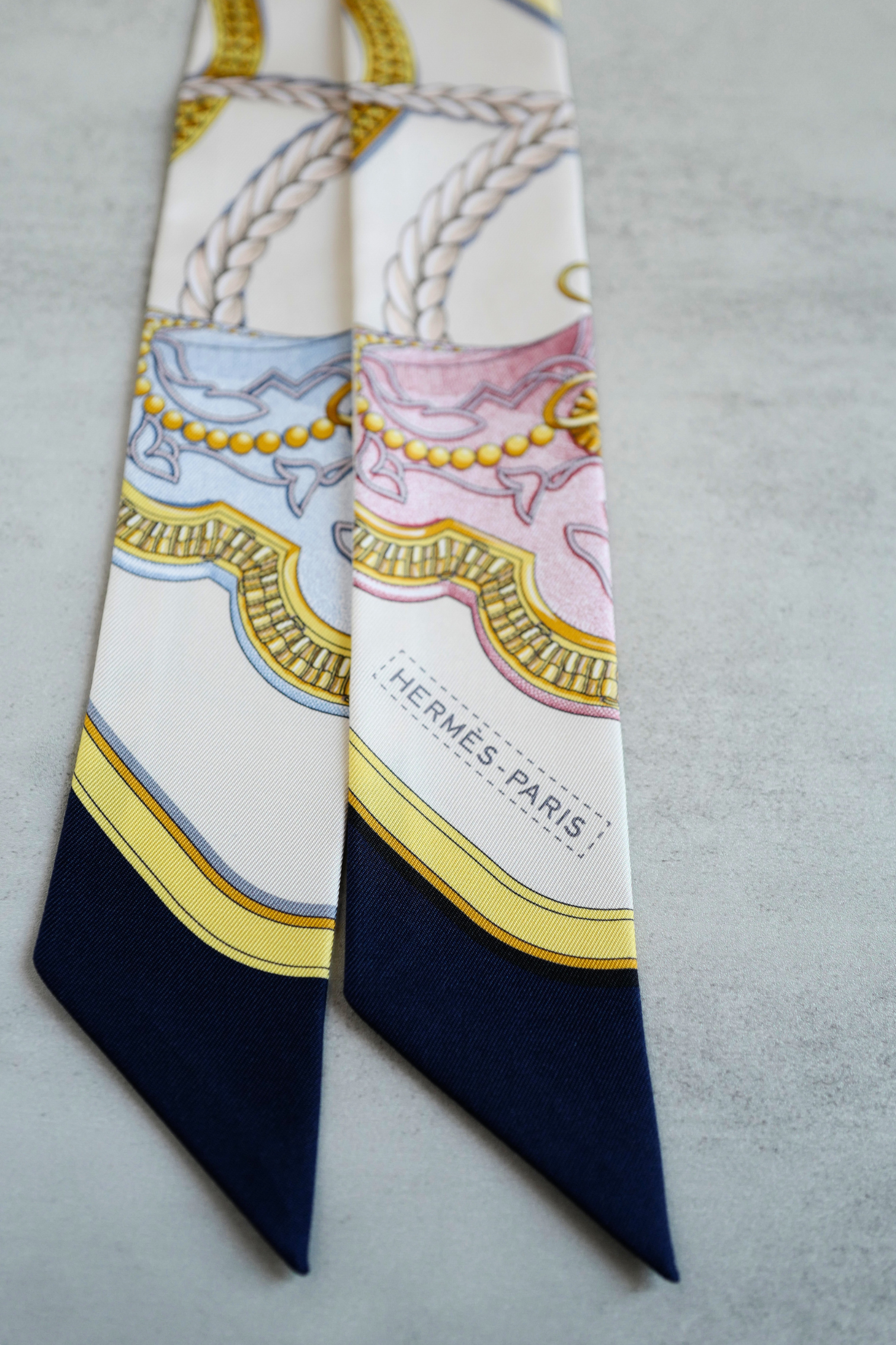Hermès Twilly Grand Apparat Scarf Ivoire Marine Rose 100% Silk Twill
