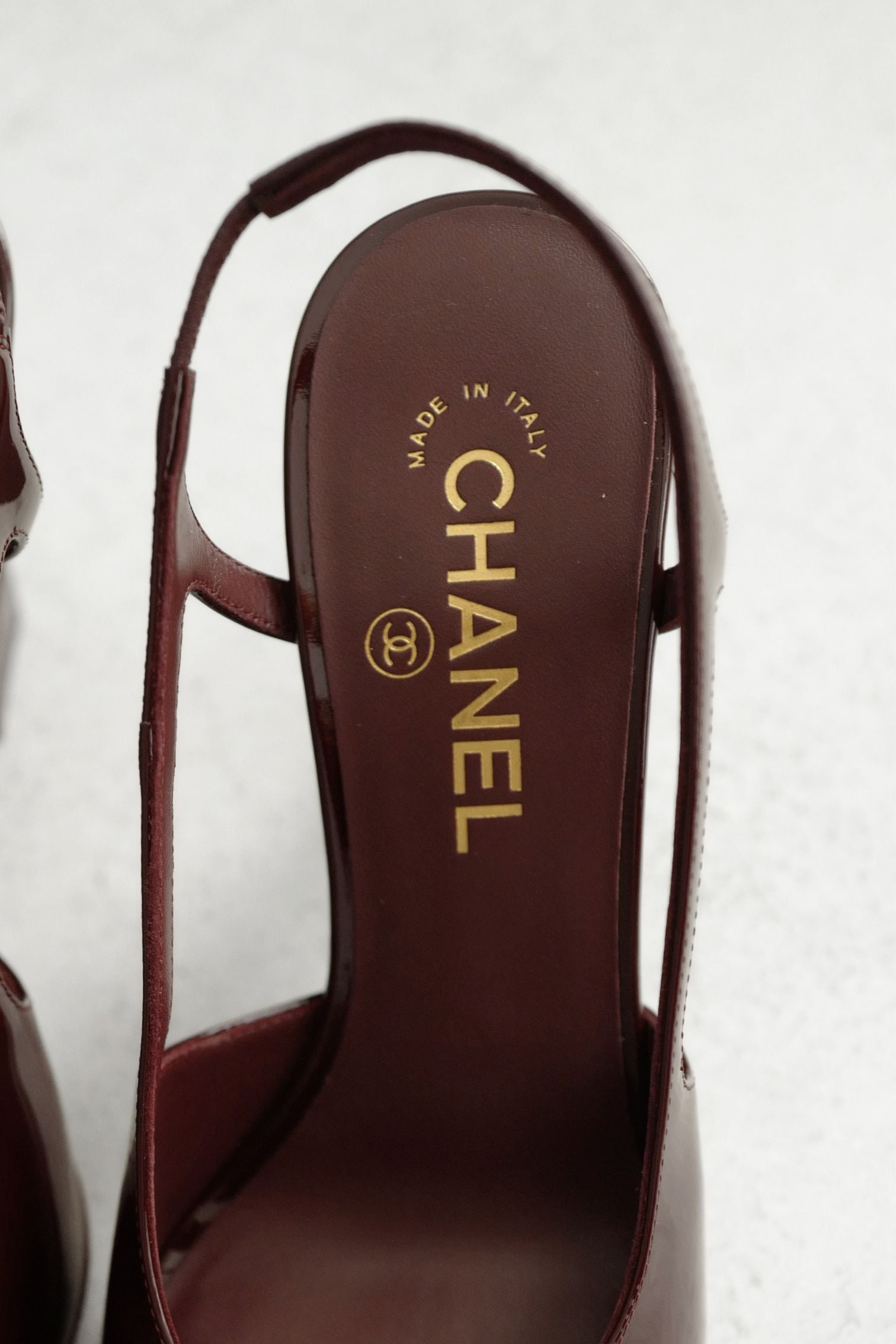 NEW Chanel 26A Métiers d’art Slingbacks Patent Calfskin Dark Burgundy Size 38