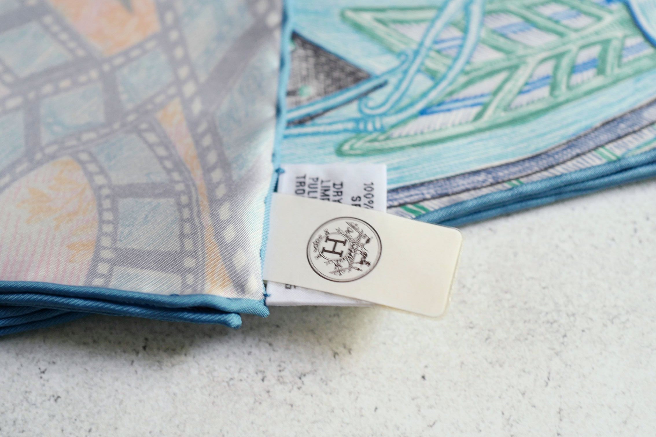 Hermès City of Light Scarf Bleu Jean/Rose/ Vert Véronèse 100% Silk 90