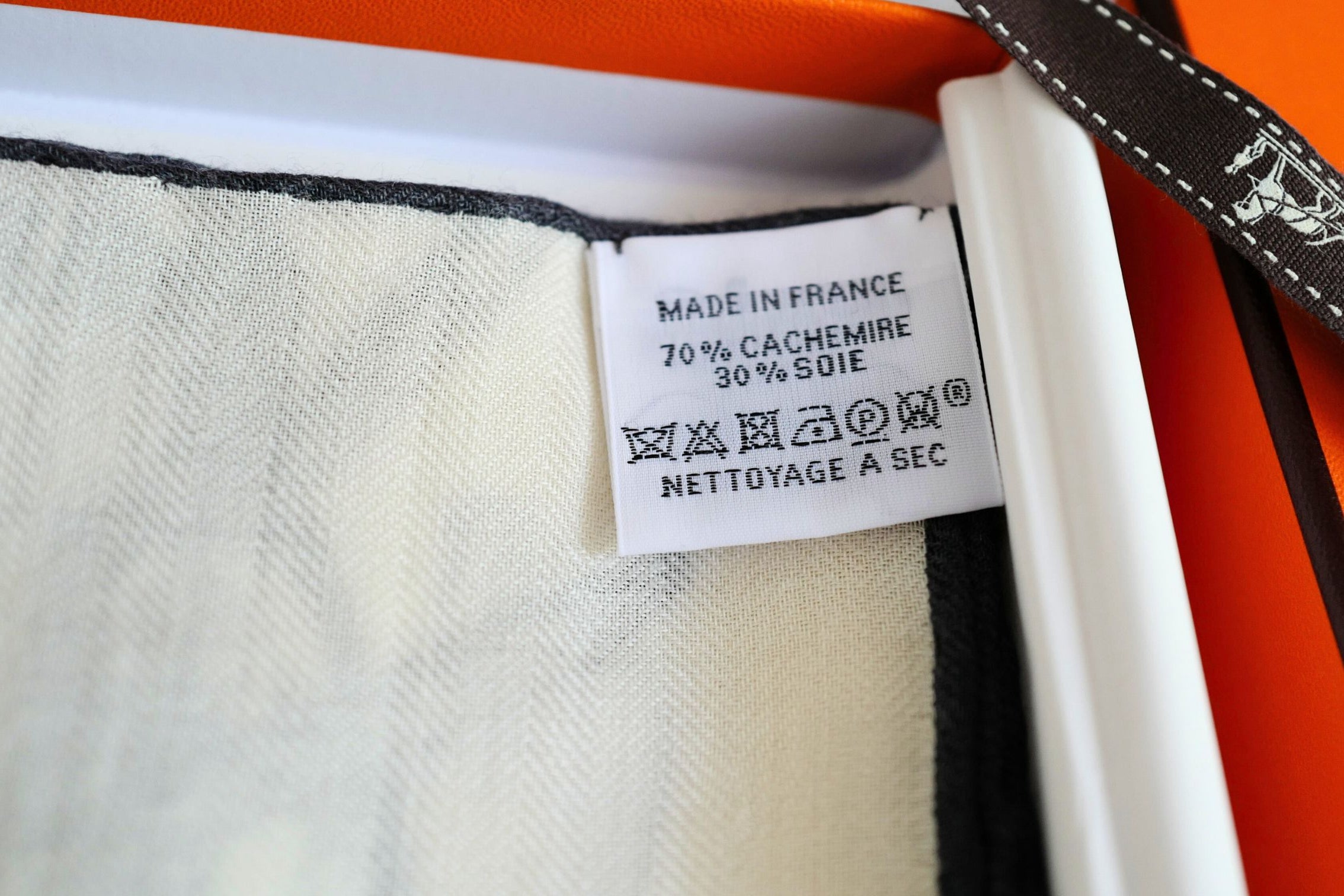 Hermès Le Monde d'Hermès Shawl 140 Cashmere Silk Scarf Blanc Ardoise Etoupe